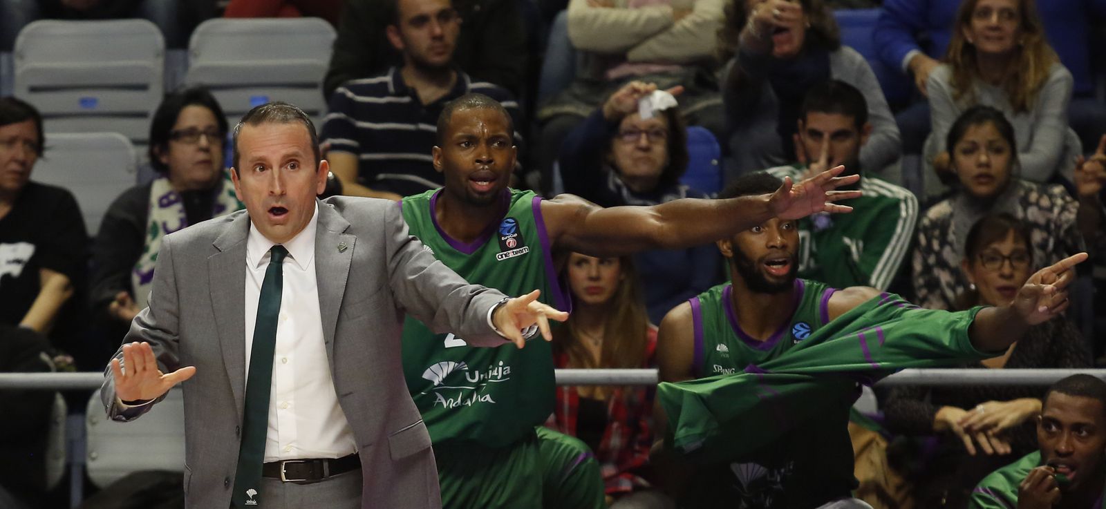 Joan Plaza se muestra sorprendido por una acción del encuentro.