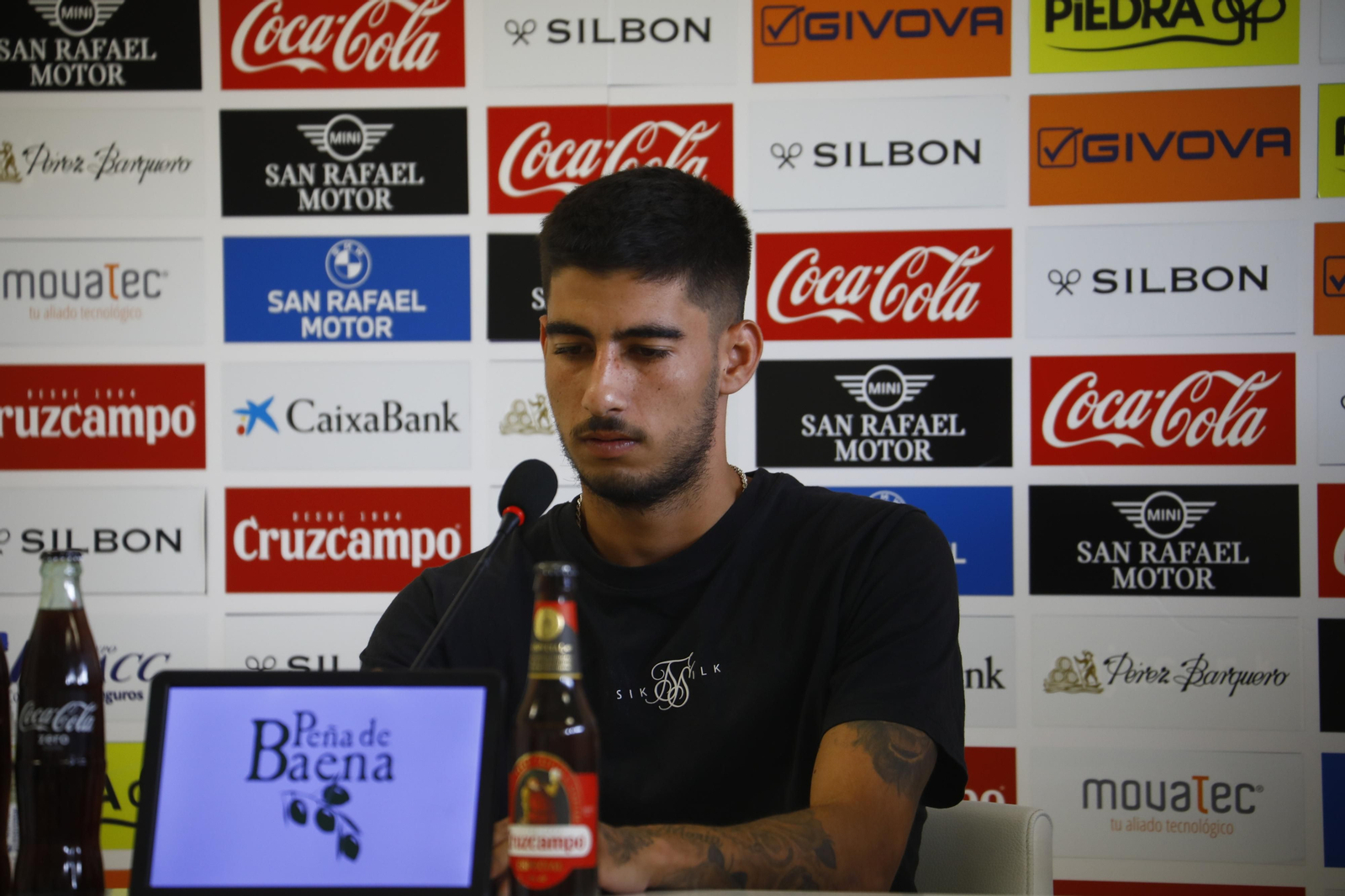 Las imágenes de la presentación de Calderón con el Córdoba CF