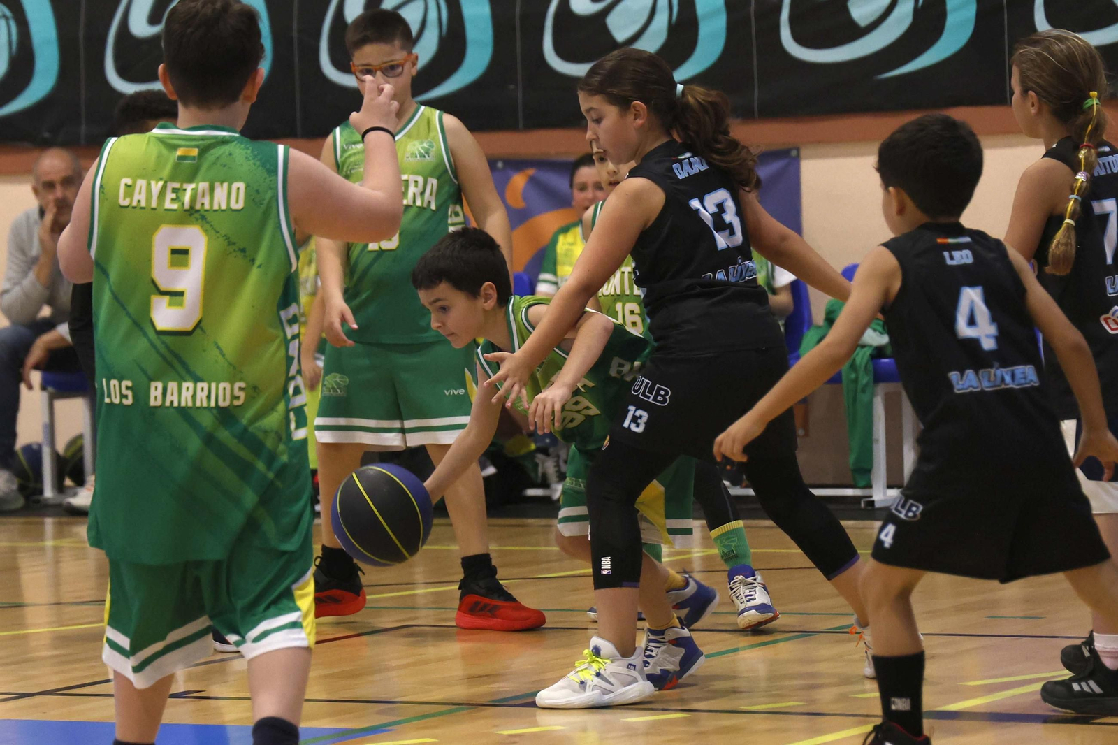 Las fotos de la primera jornada del XIV torneo de baloncesto Semana Santa Ciudad de La Línea