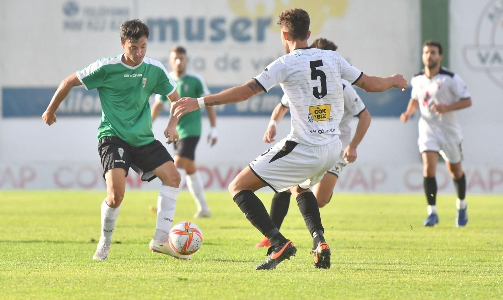 Ale Marín es presionado por Machado.