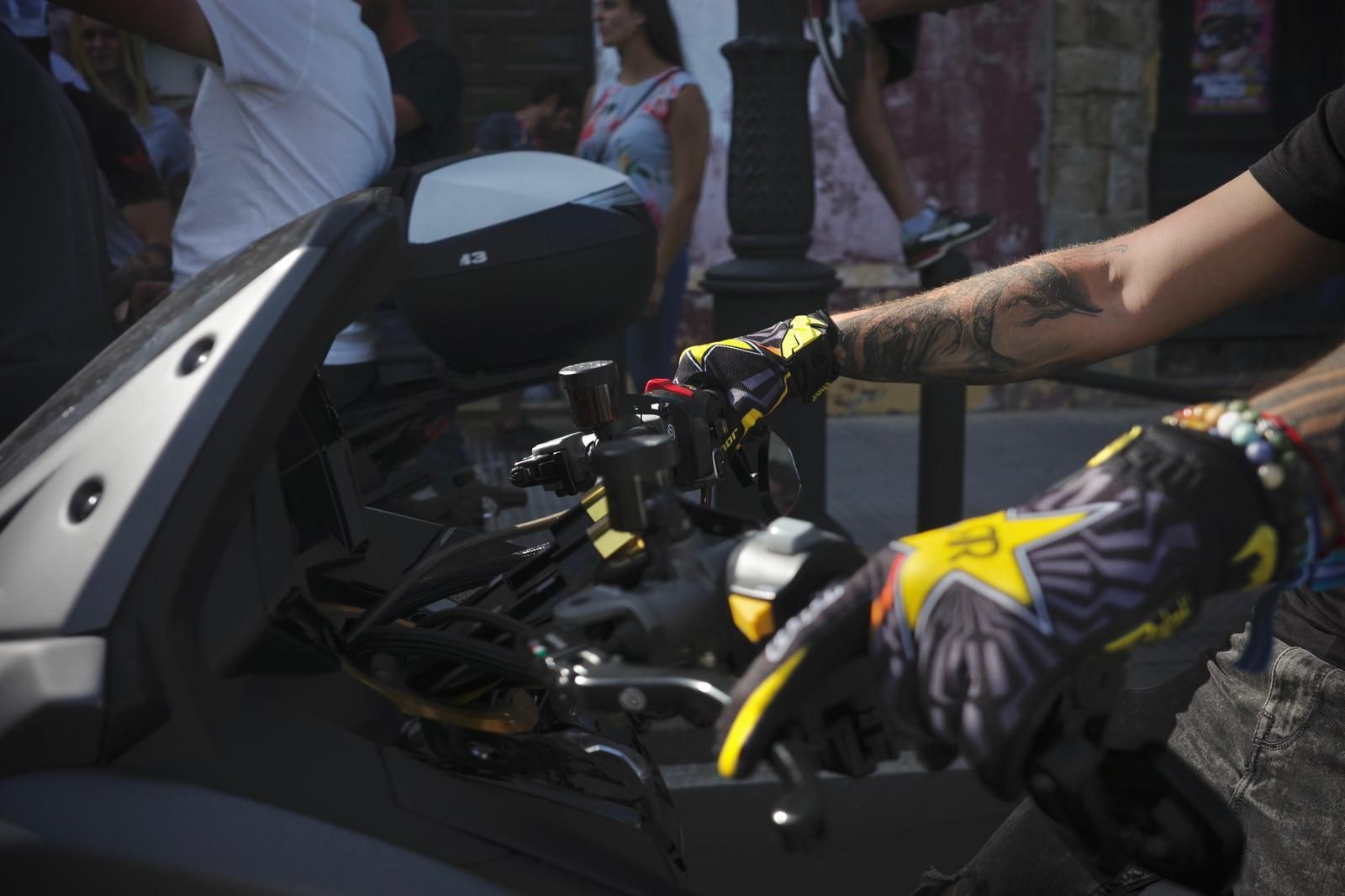 Las imágenes del sábado durante  la morotada en el Puerto de Santa María.