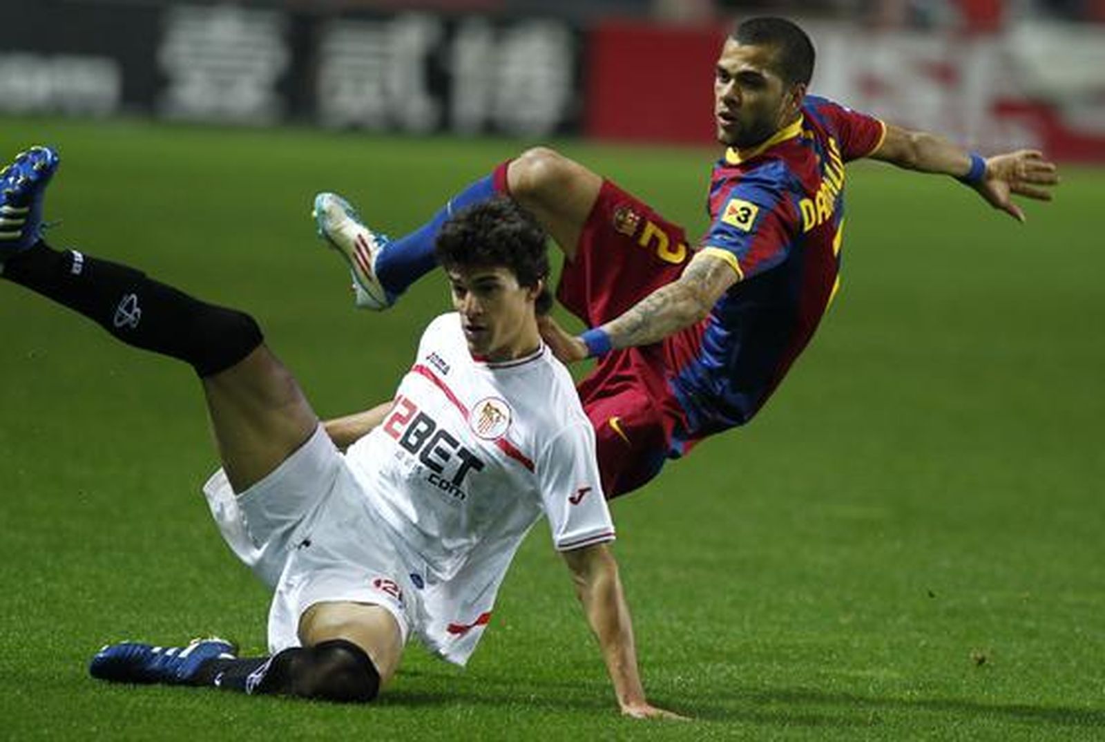 El Sevilla consigue sacar un punto ante el Barcelona en el Sánchez Pizjuán. / Antonio Pizarro