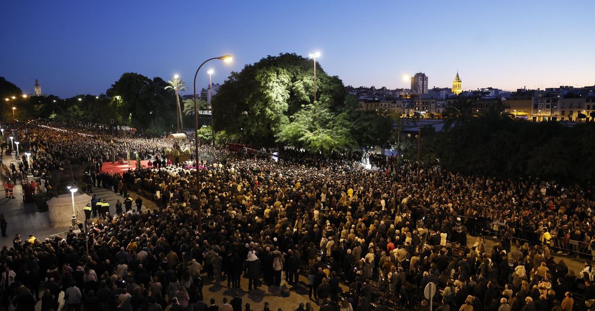 Hosteleros de Sevilla Denuncian Pérdidas por Restricciones Durante la Procesión Magna