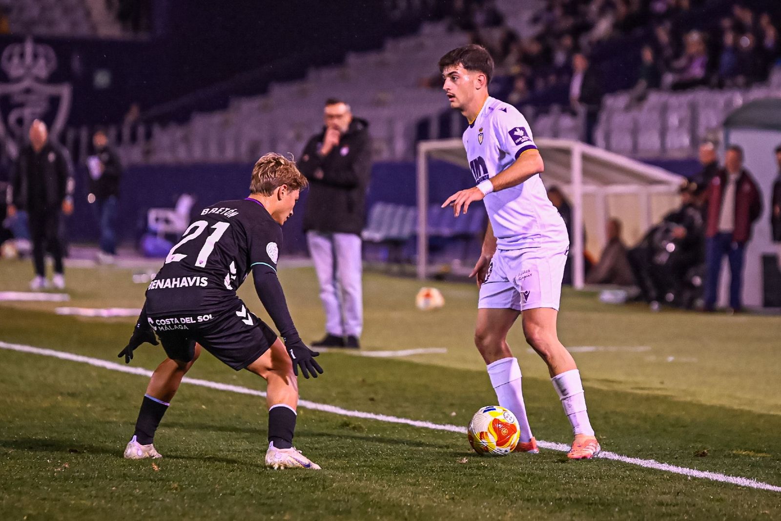 El Estepona respira (0-3) y el Atlético Malagueño se hunde más (3-0)