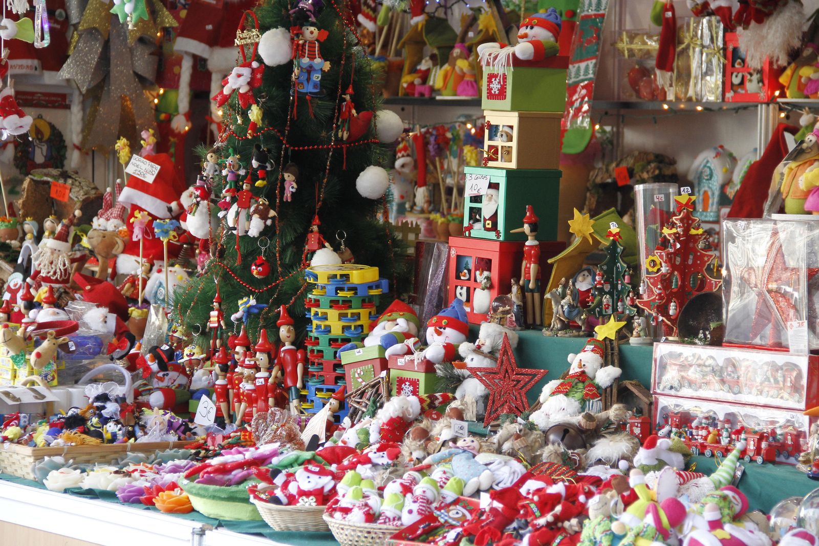 Granada termina el Corpus... y ya prepara la Navidad.