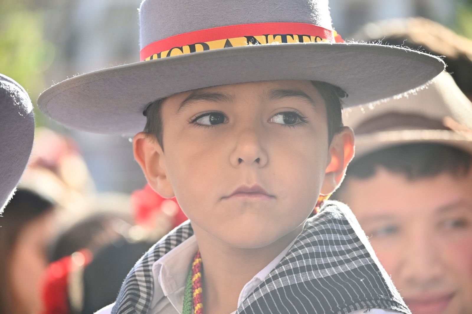 Imágenes de los peregrinos de la Hermandad de Emigrantes en su salida por las calles de Huelva