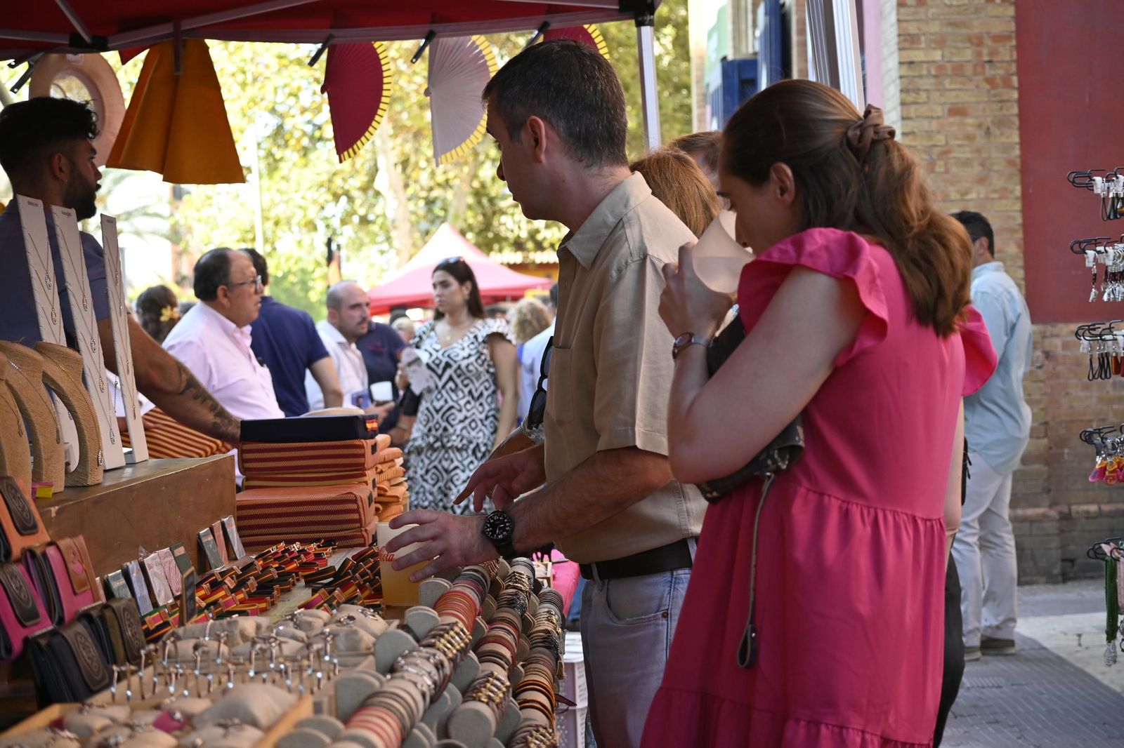 Imágenes de ambiente en el cuarto día de toros en Huelva