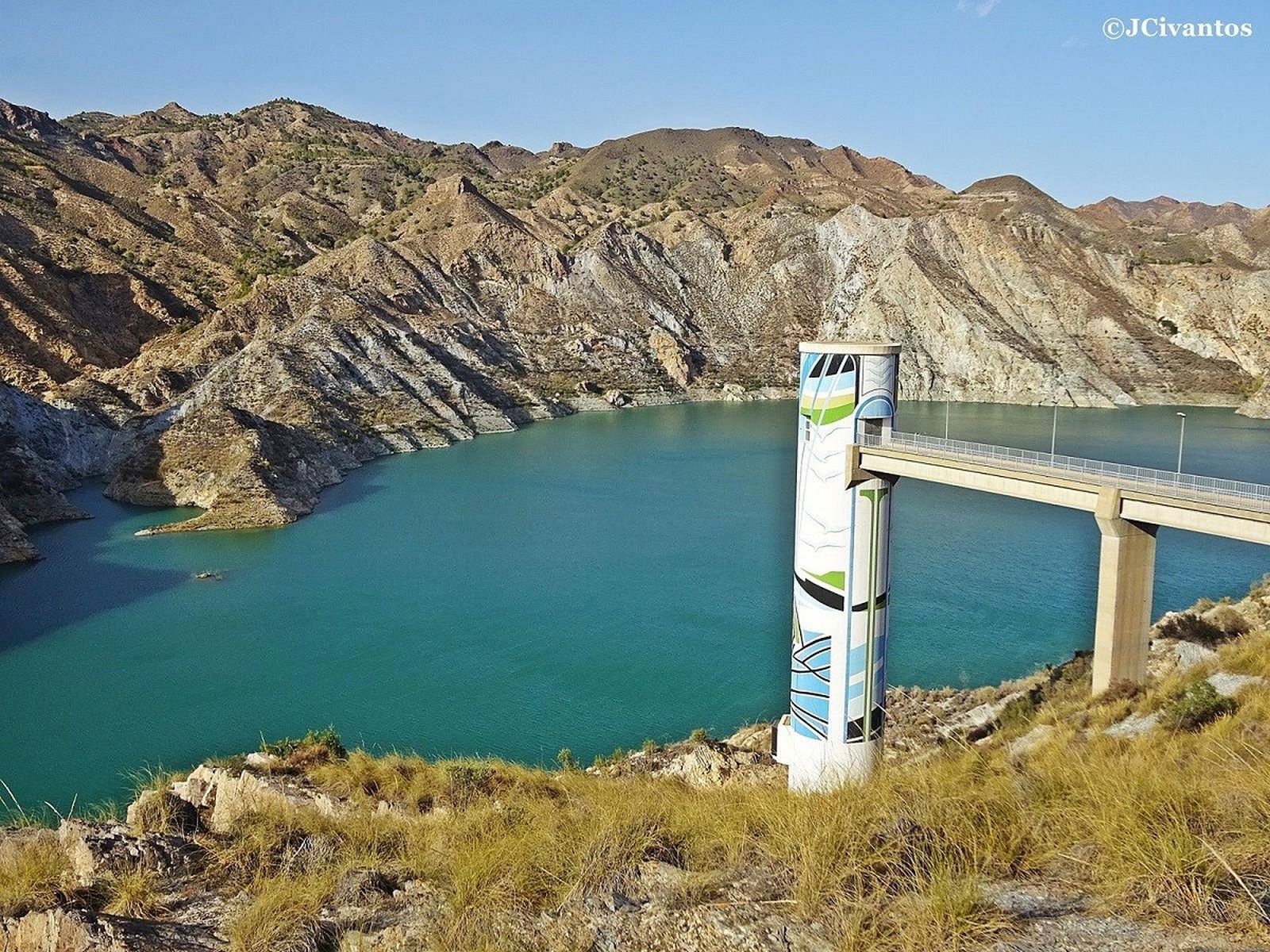 Vista panorámica del embalse de Cuevas.