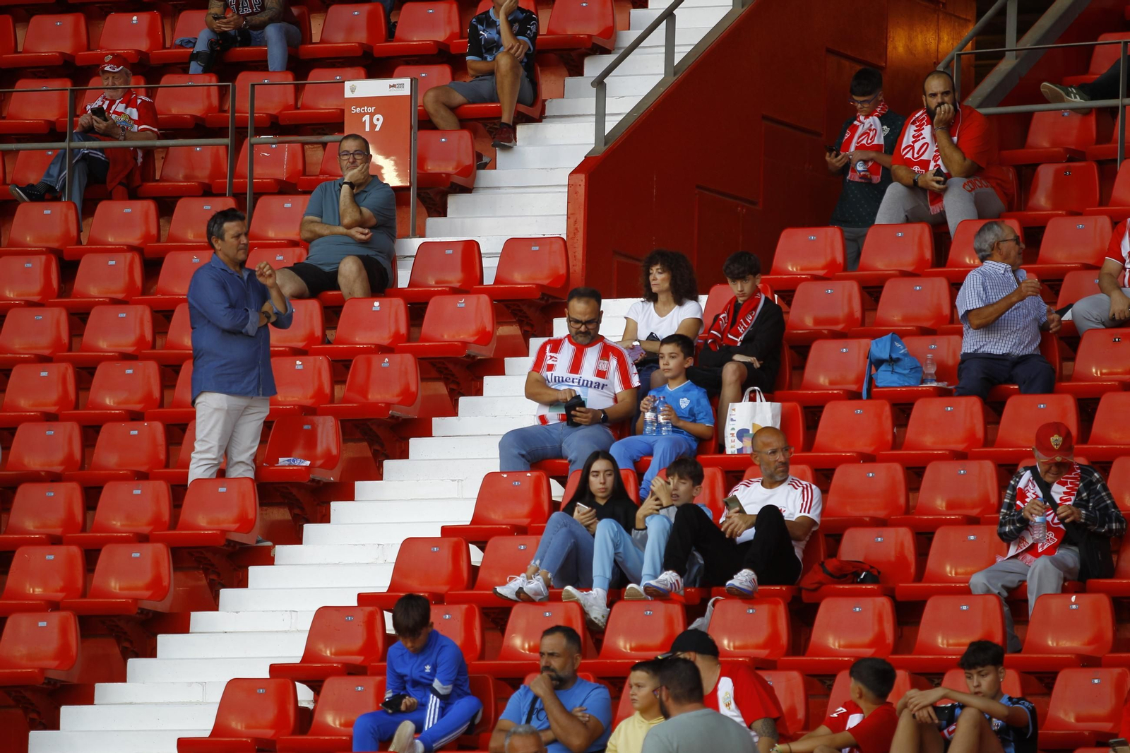 Búscate en las fotos del partido Almería-Albacete