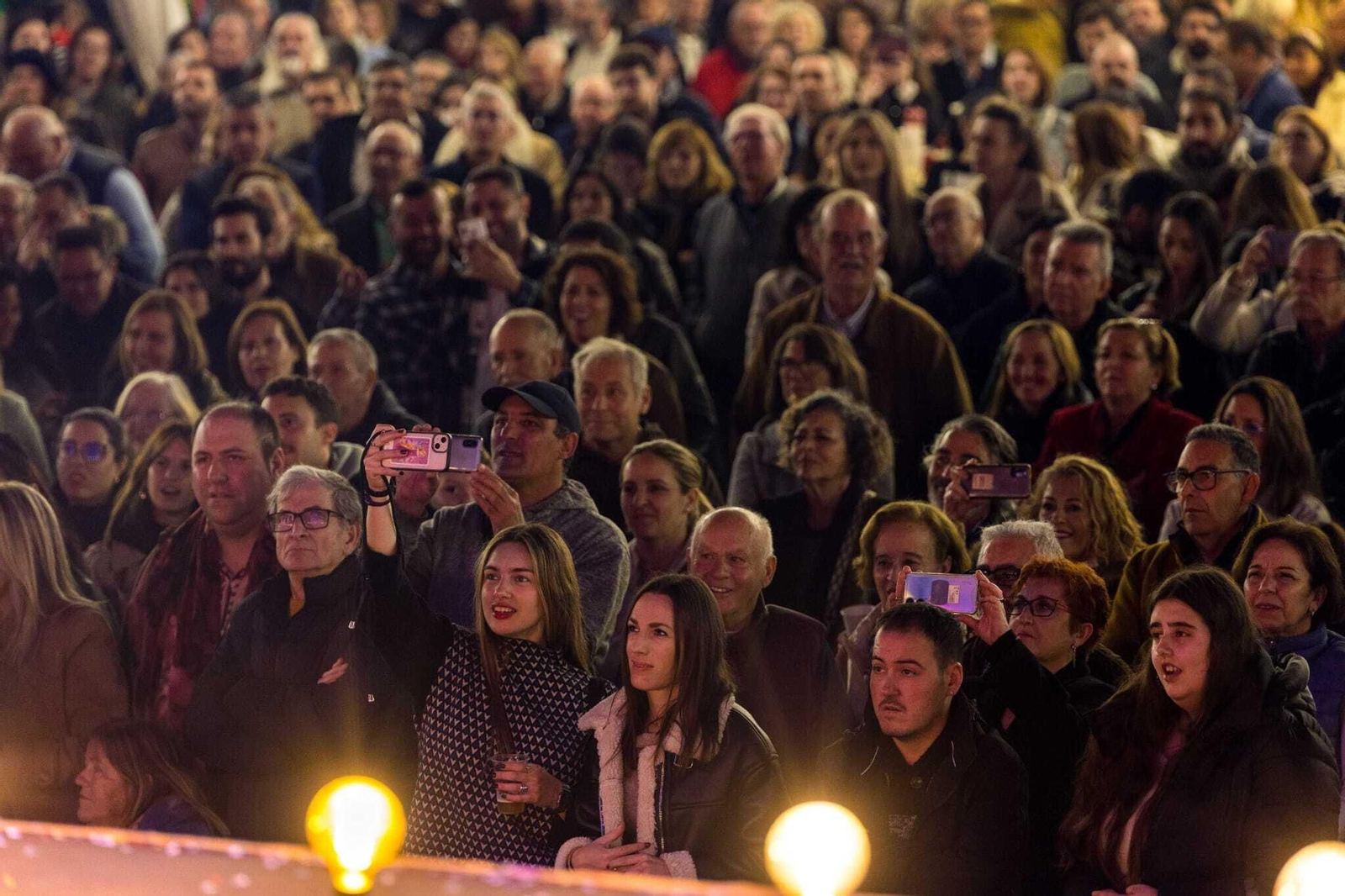 La noche de coros (y otras agrupaciones) en el Carnaval de San Fernando, en imágenes.