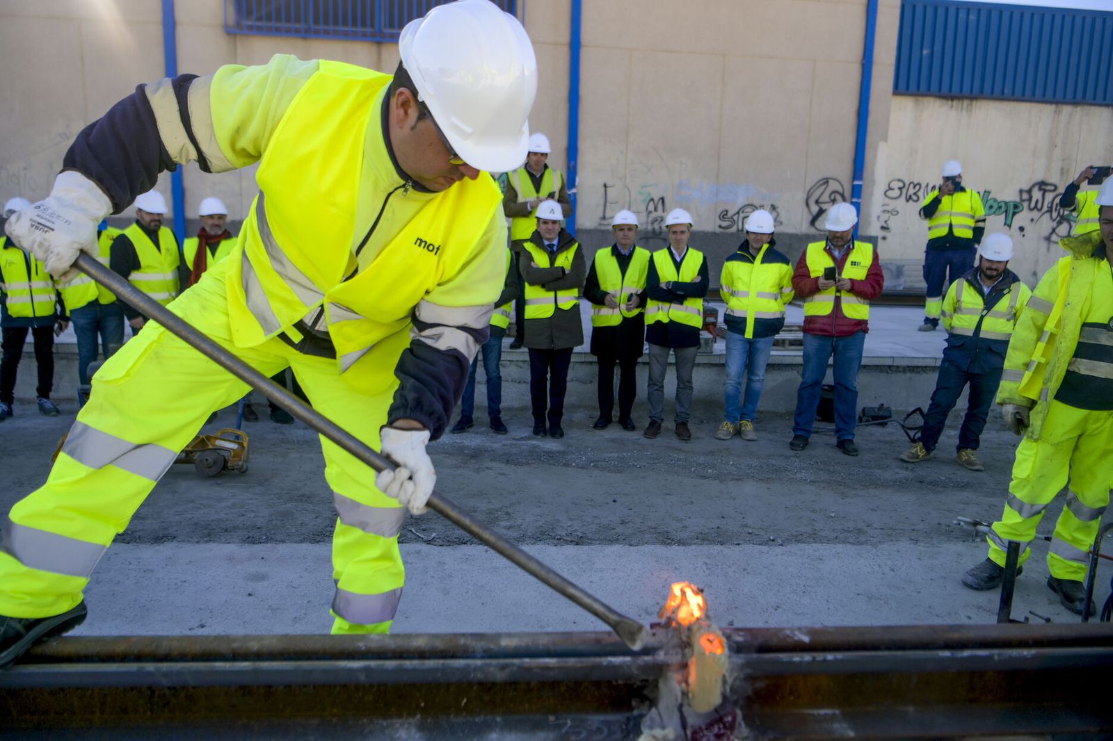 Las obras de la Ampliación Sur del Metro de Granada cumplen un año con trabajos en todos los tramos y con nuevo hito: la colocación de las primeras vías en Churriana de la Vega