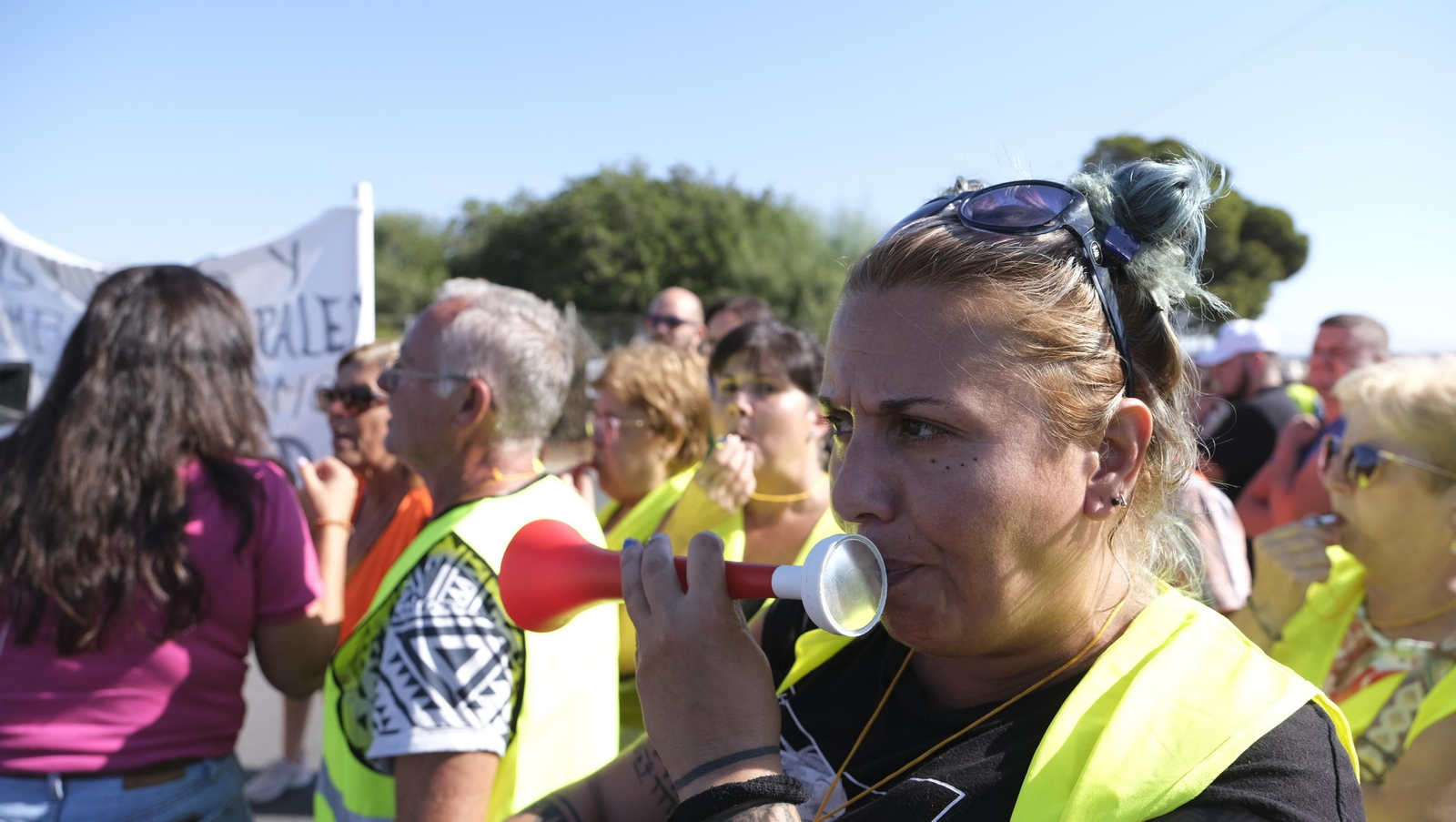 Protestas de los vecinos de los cortijos de La Cañada por la falta de iluminación
