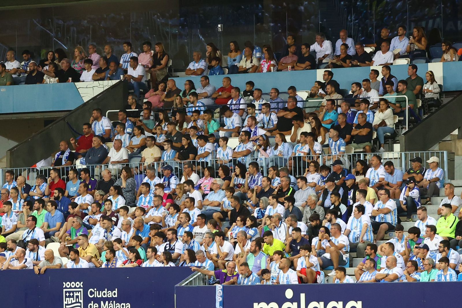 Búscate en las gradas de La Rosaleda durante el Málaga CF-Elche CF