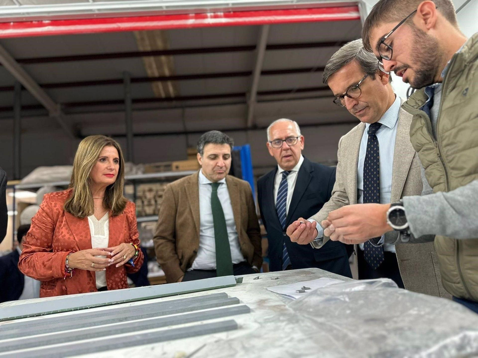 Paradela, junto a responsables del Ayuntamiento de Linares y de la Junta en Jaén, en su visita a Meltio-Sicnova.