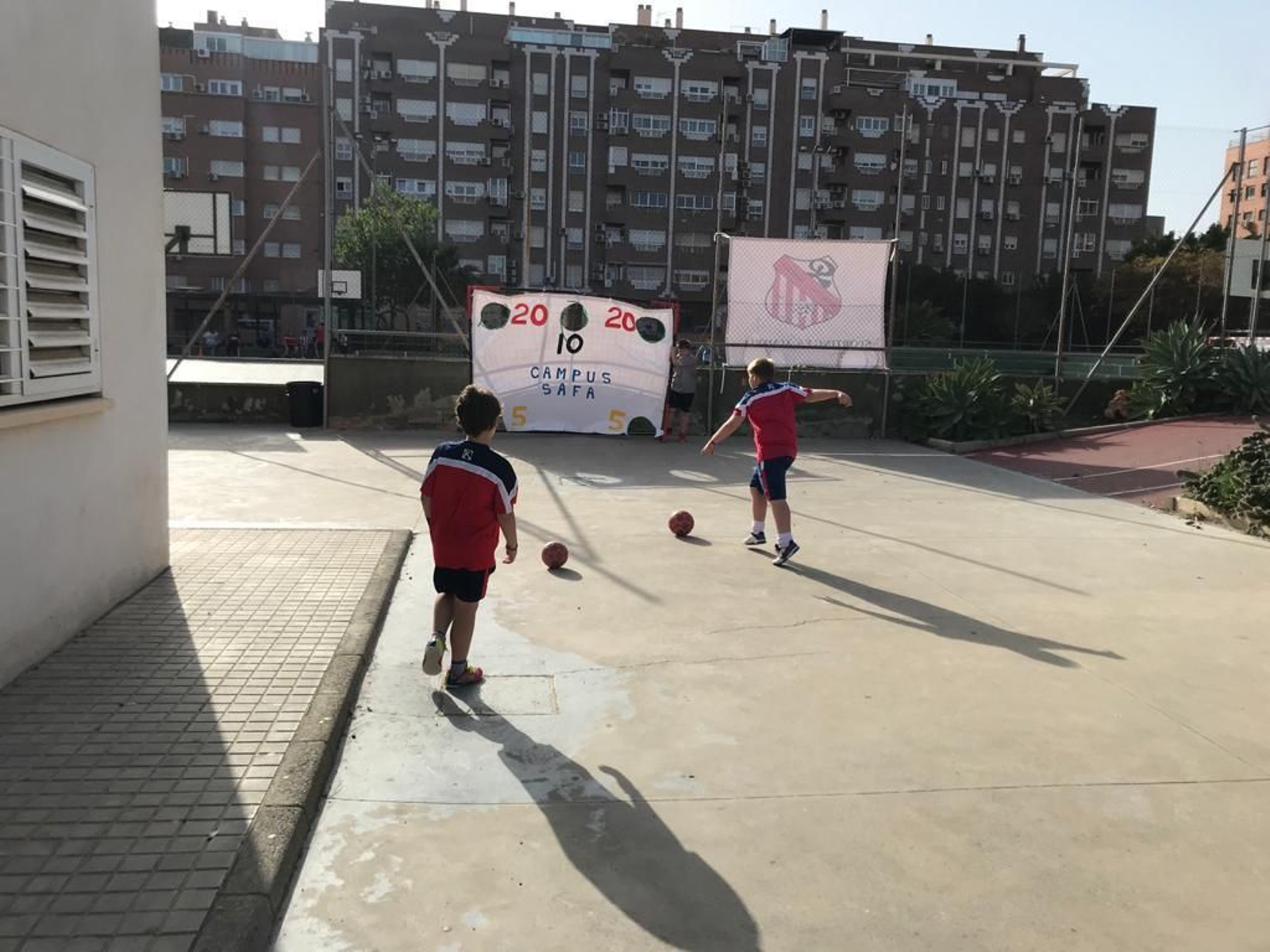 Fotogalería de los campus de Sporting Almería y Fútbol Indoor La Academia.