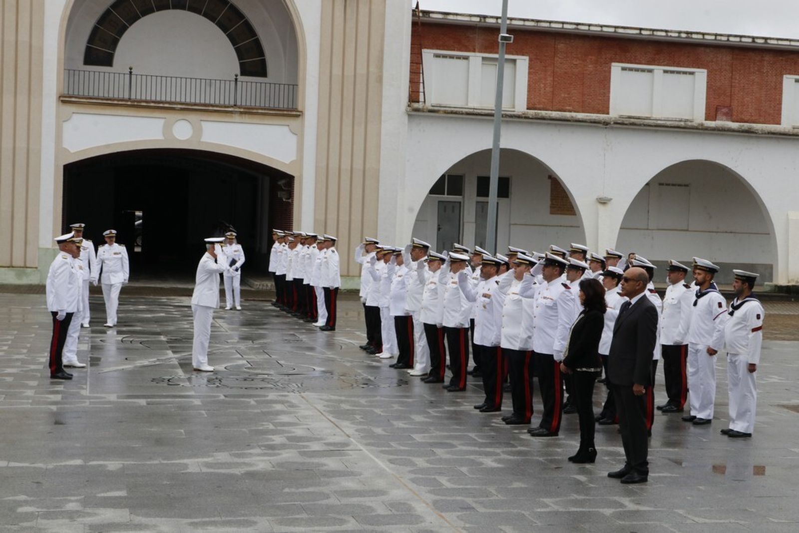 Las imágenes de la visita del AJEMA a las unidades de Infantería de Marina en San Fernando