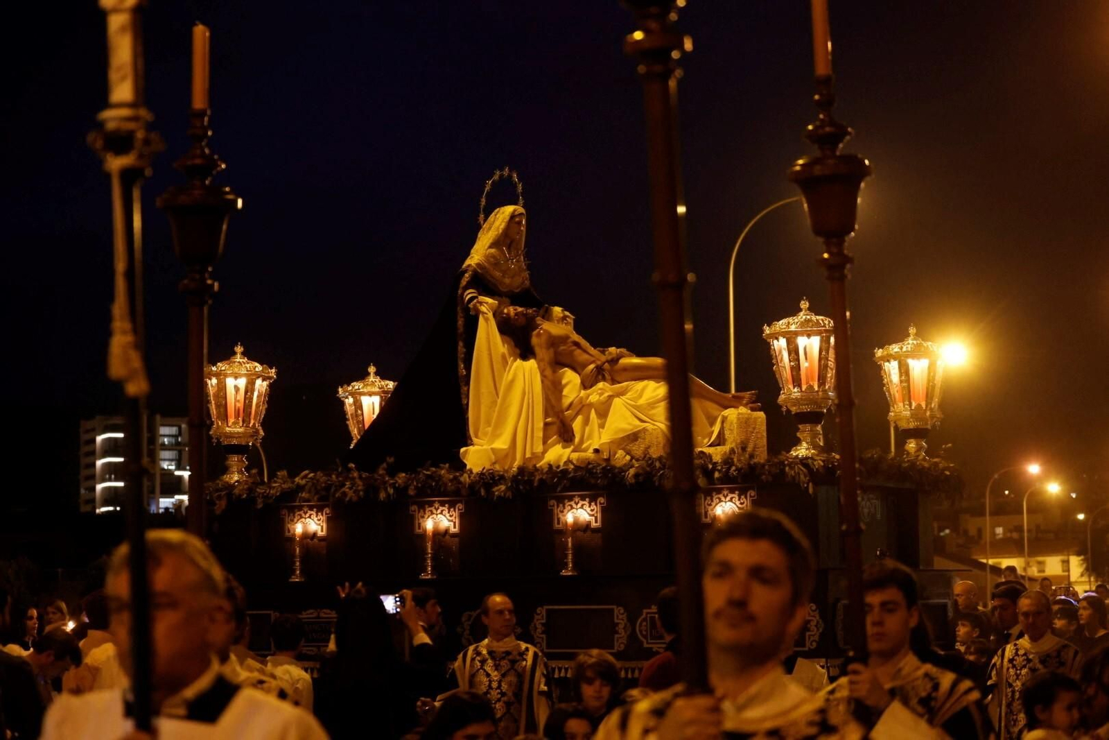 La procesión del Traslado al Sepulcro de Córdoba en este Sábado de Pasión, en imágenes