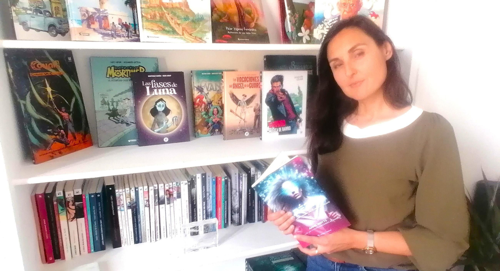 Sol Ravassa, fundadora y directora de la editorial Soldesol  en su despacho.