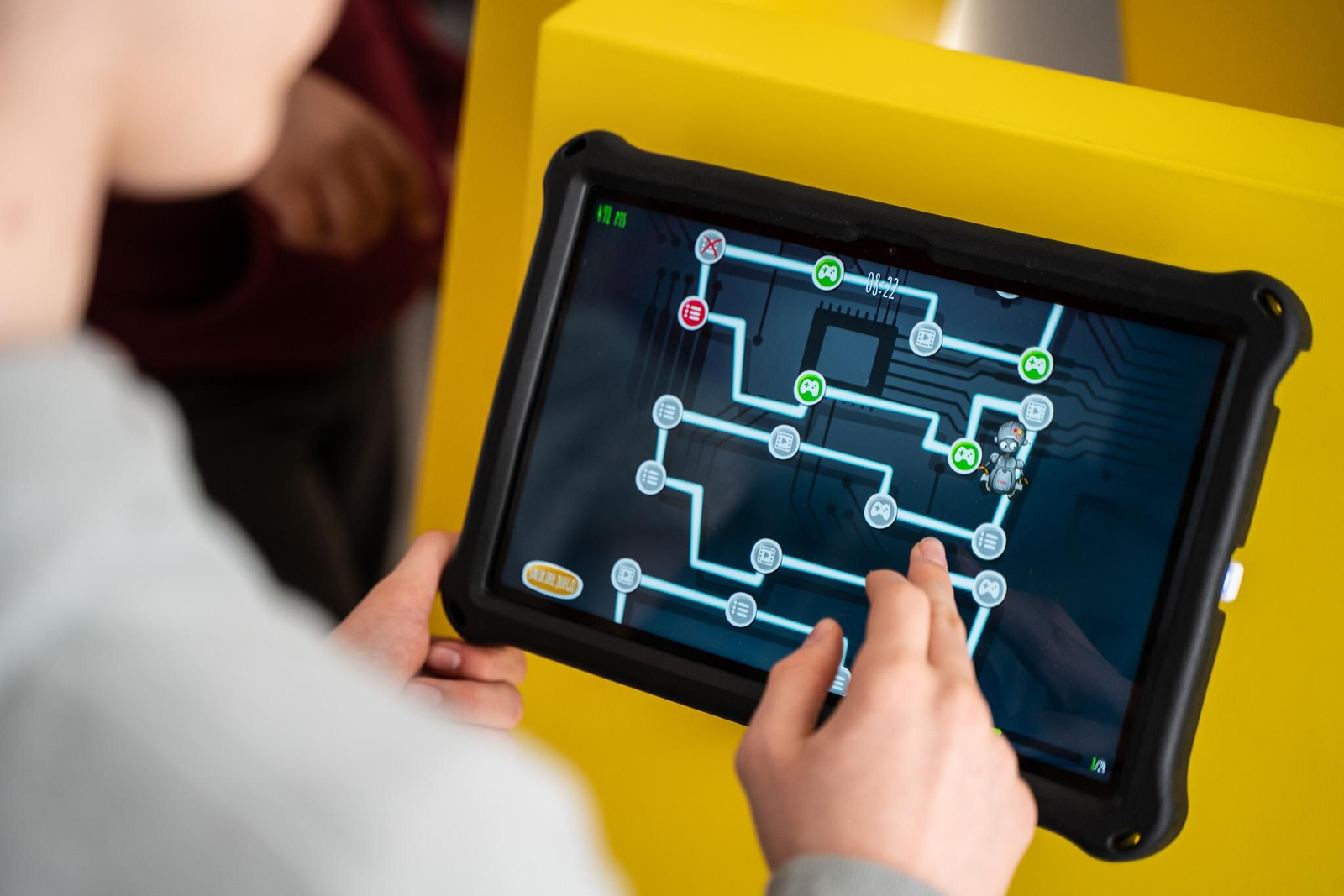 Imágenes de la inauguración del Roadshow Experiencia Incibe en la plaza 12 de Octubre