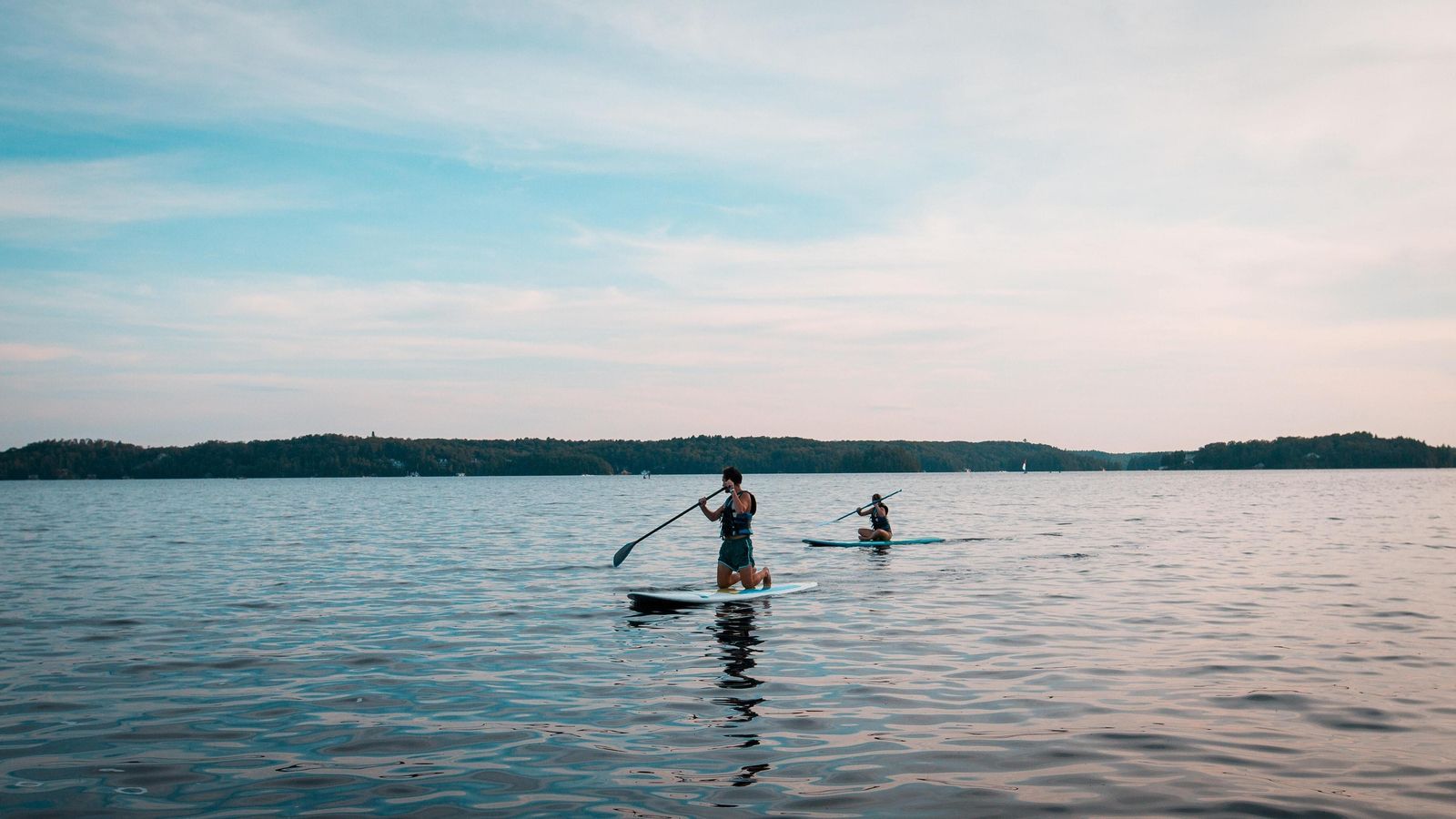 Paddle surf. Paddle surf.
