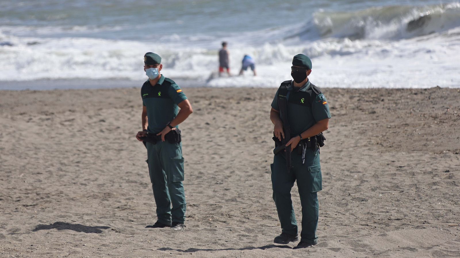 Operativo contra el narcotráfico en la playa de Sotogrande