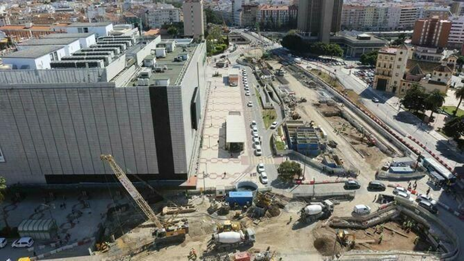 Vista aérea de los trabajos del Metro en la Avenida de Andalucía