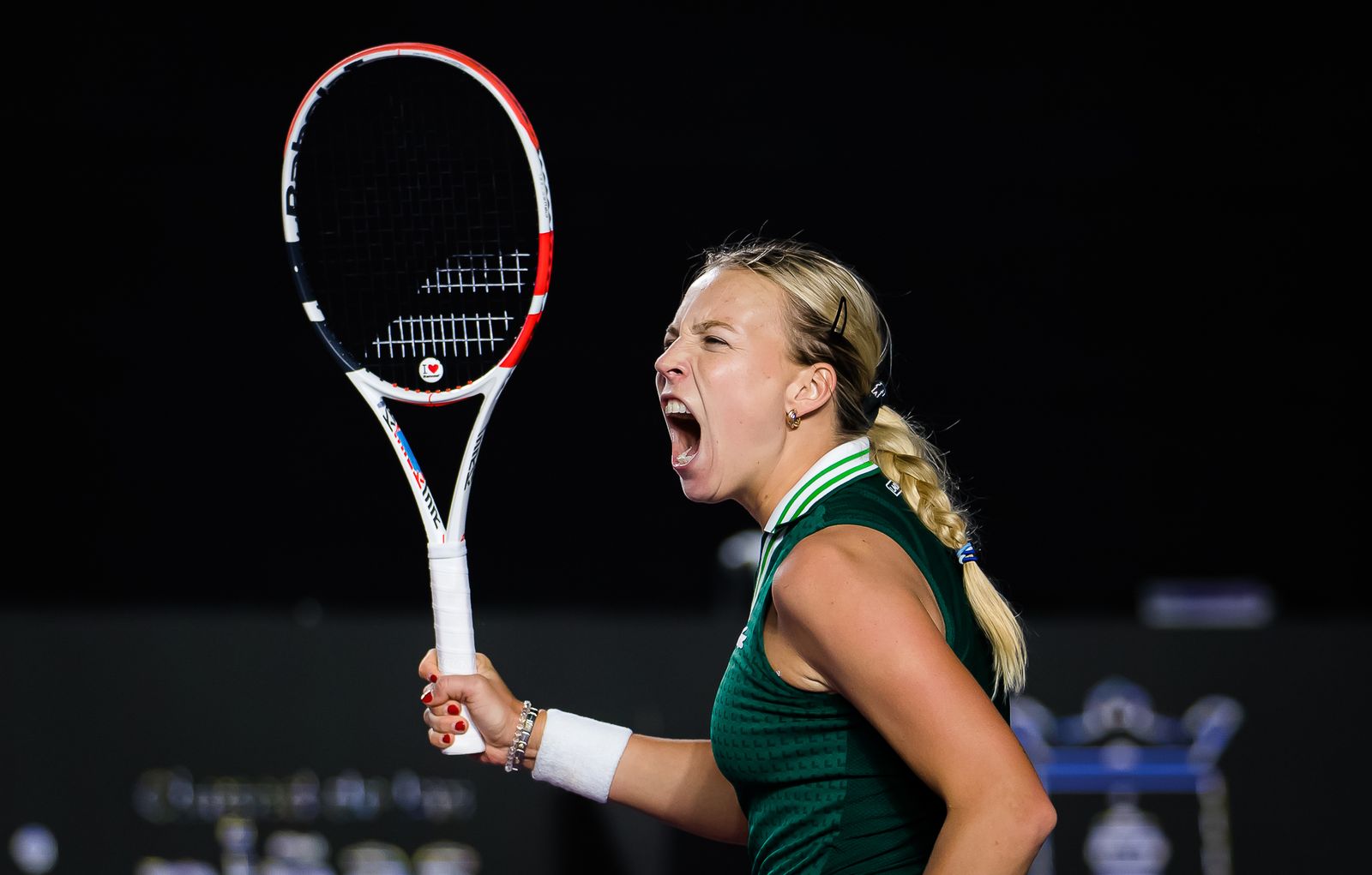 La estonia Anett Kontaveit celebra un punto