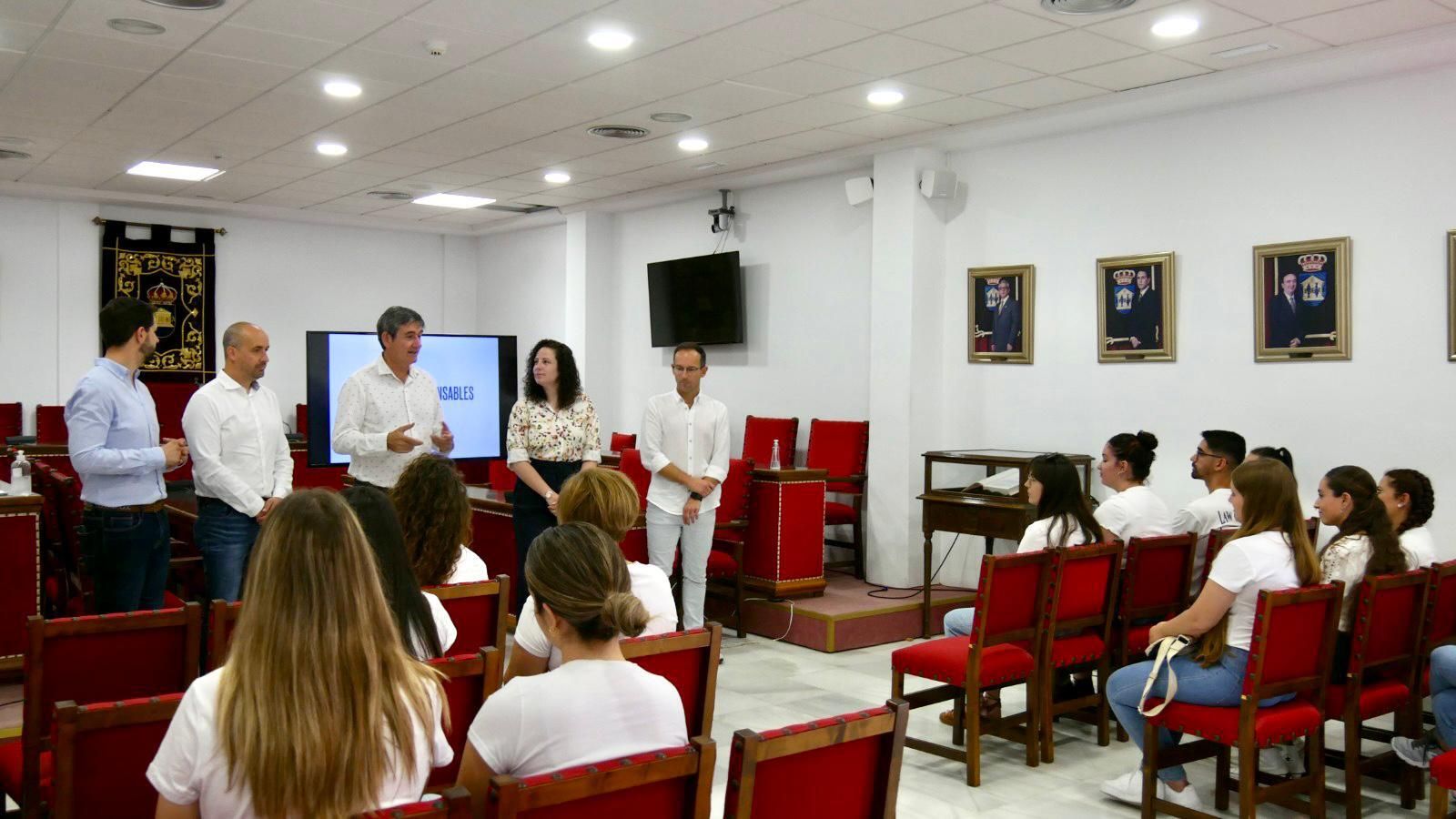 Los jóvenes contratados llevarán a cabo actividades en favor de la conciliación laboral y familiar.