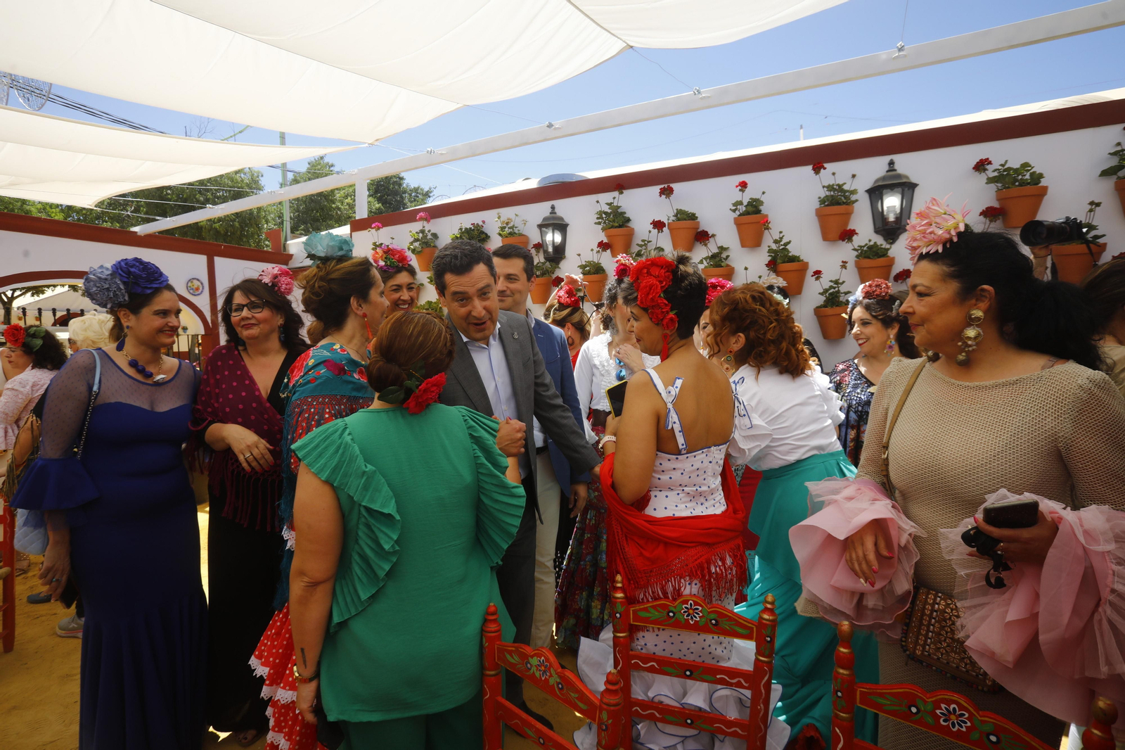La visita de Juanma Moreno a la Feria de Córdoba, en imágenes