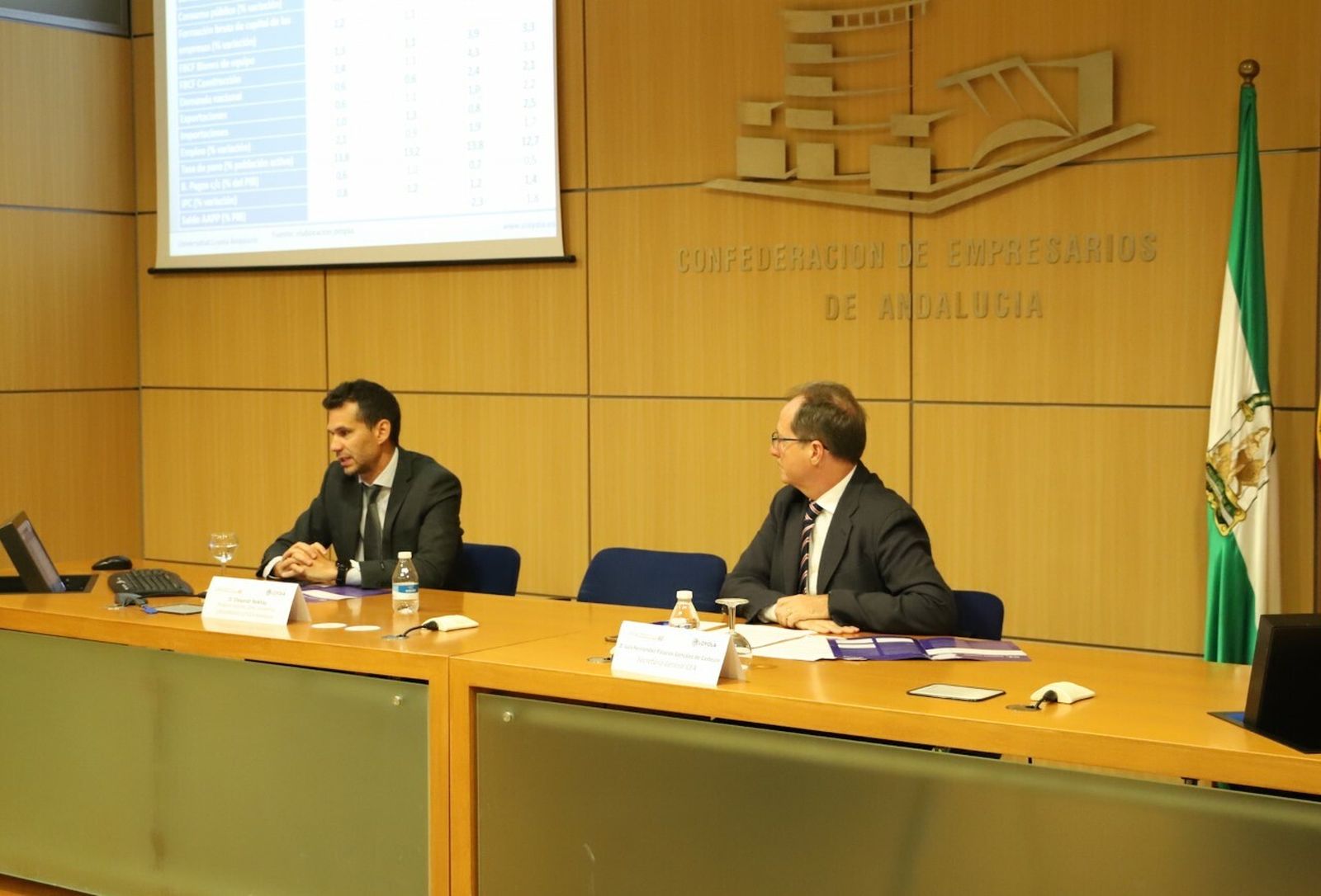 Presentación del informe en la CEA.