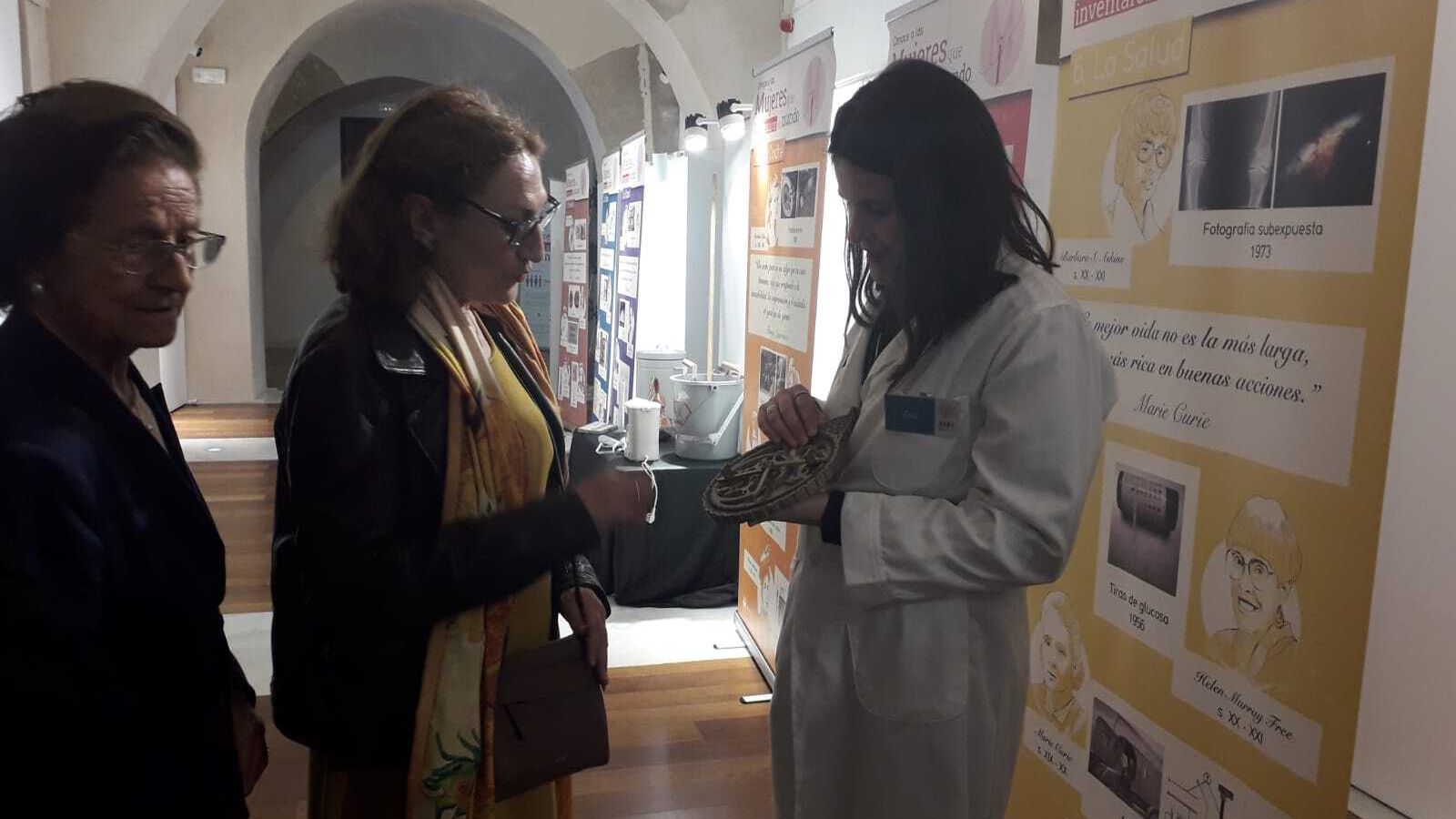 Astrolabio, invento de Hipatia de Alejandría, que se muestra en 'Mujeres que inventaron la historia'.