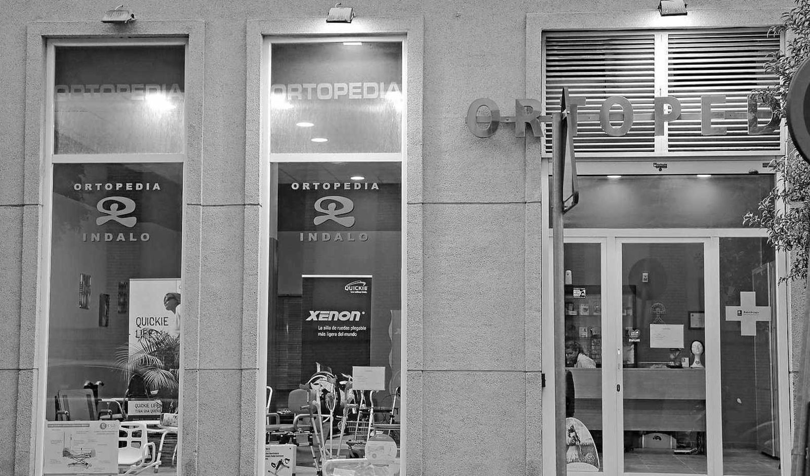 La ortopedia de Jerez que el pasado miércoles fue registrada por la Guardia Civil mantuvo ayer su actividad de forma absolutamente normal.