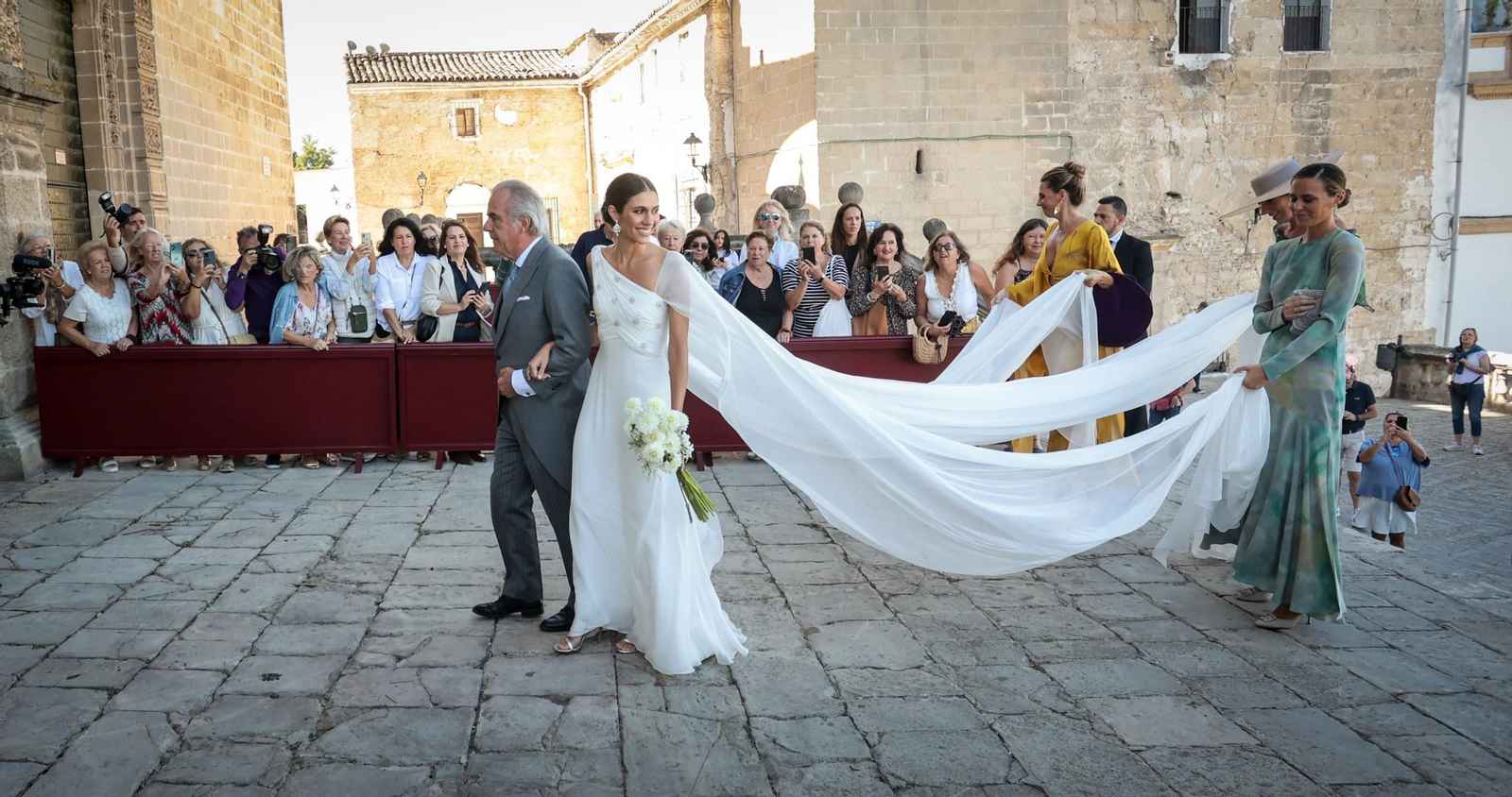 Imágenes de los asistentes a la boda de Ana Cristina Portillo Domecq en la Catedral de Jerez Imágenes de los asistentes a la boda de Ana Cristina Portillo Domecq en la Catedral de Jerez