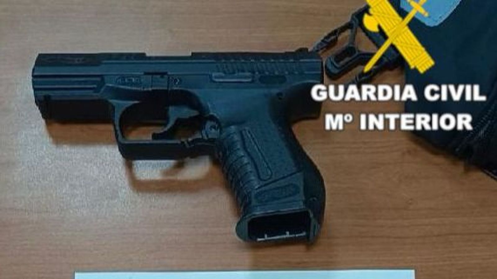 Pistola intervenida durante la actuación policial