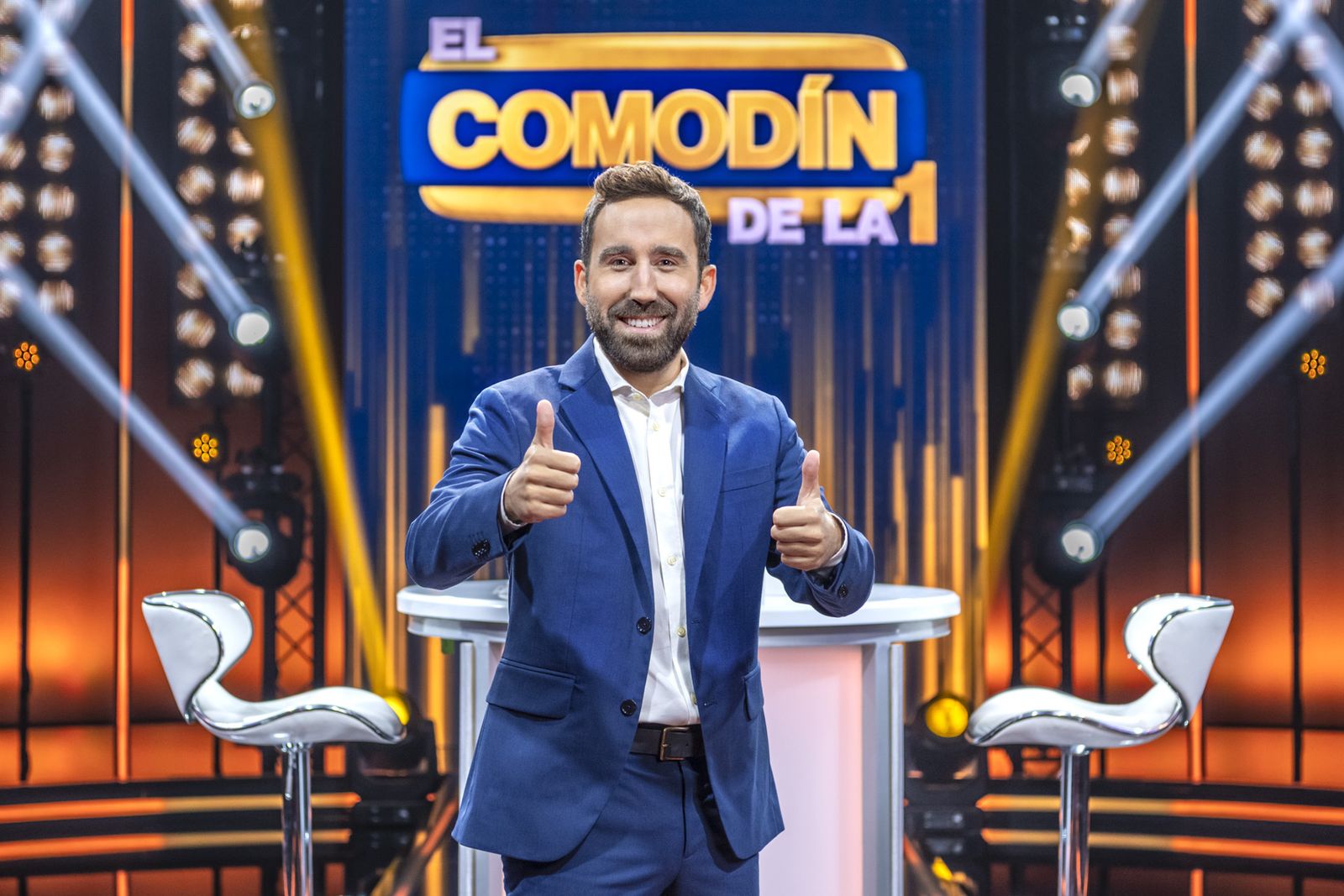 Aitor Albizua, el presentador de 'El comodín de La 1', es uno de los nuevos rostros de la temporada en la cadena pública.