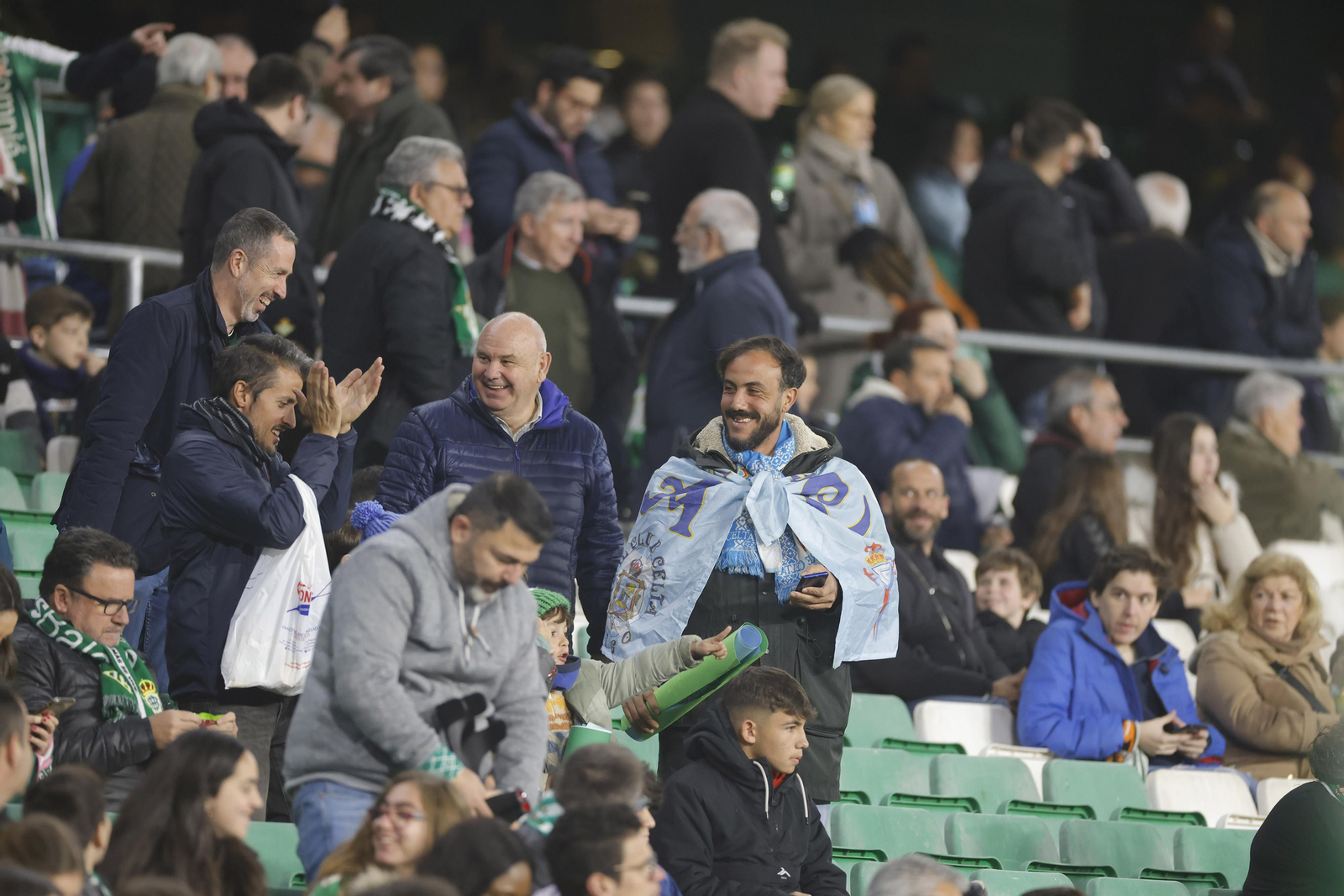Búscate en las fotos del Betis-Celta