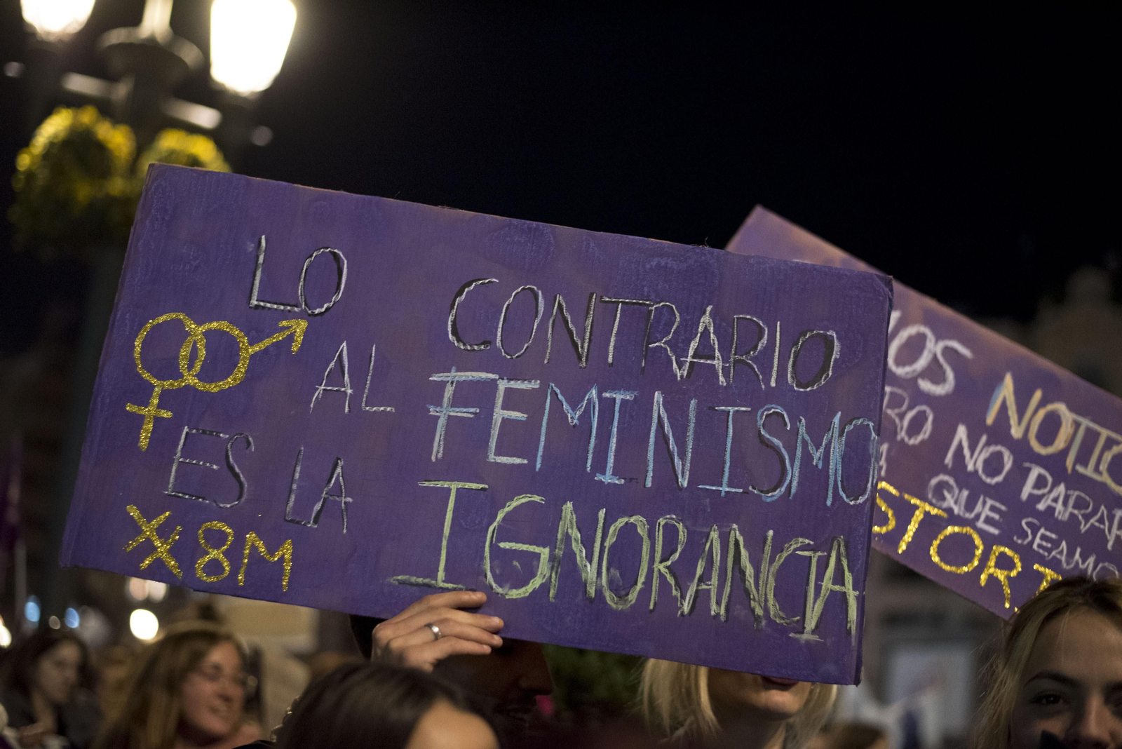 Granada se tiñe de morado con la ola feminista