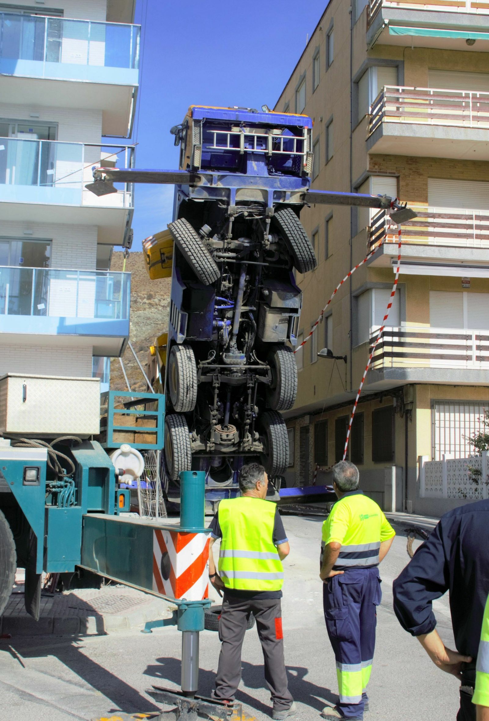 La grúa accidentada en Torrenueva.