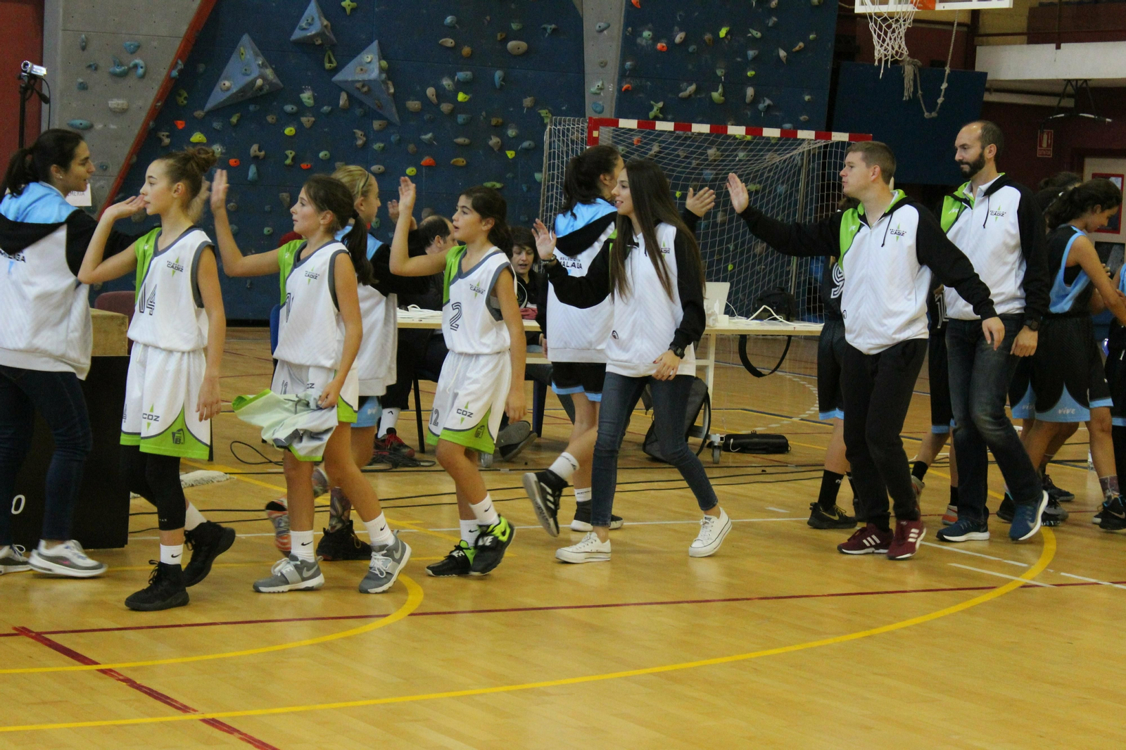 La selección gaditana femenina de minibásket, en Torrox.