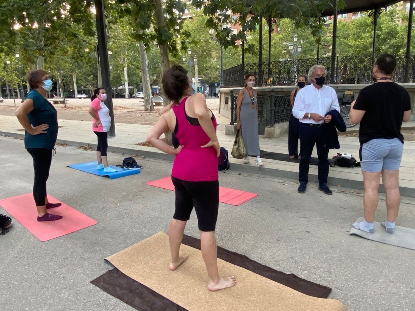 Huertas visita las actividades que se realizan en el Paseo del Salón