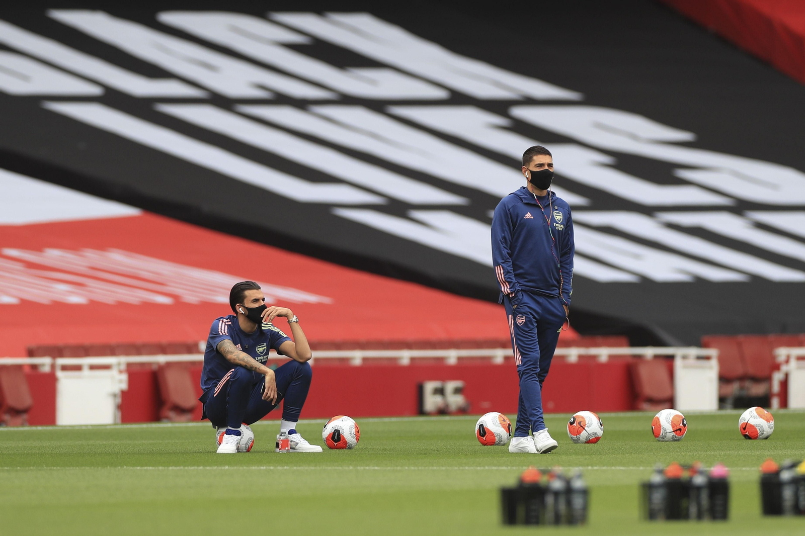 Ceballos y Bellerín, antes de un partido con el Arsenal.