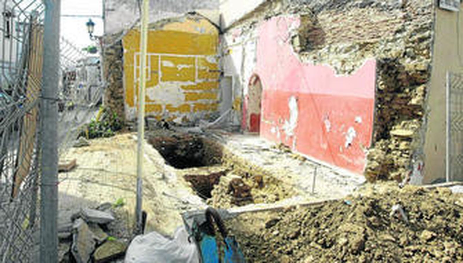 Solar del barrio de San Isidro en el que se ha producido la intervención arqueológica.