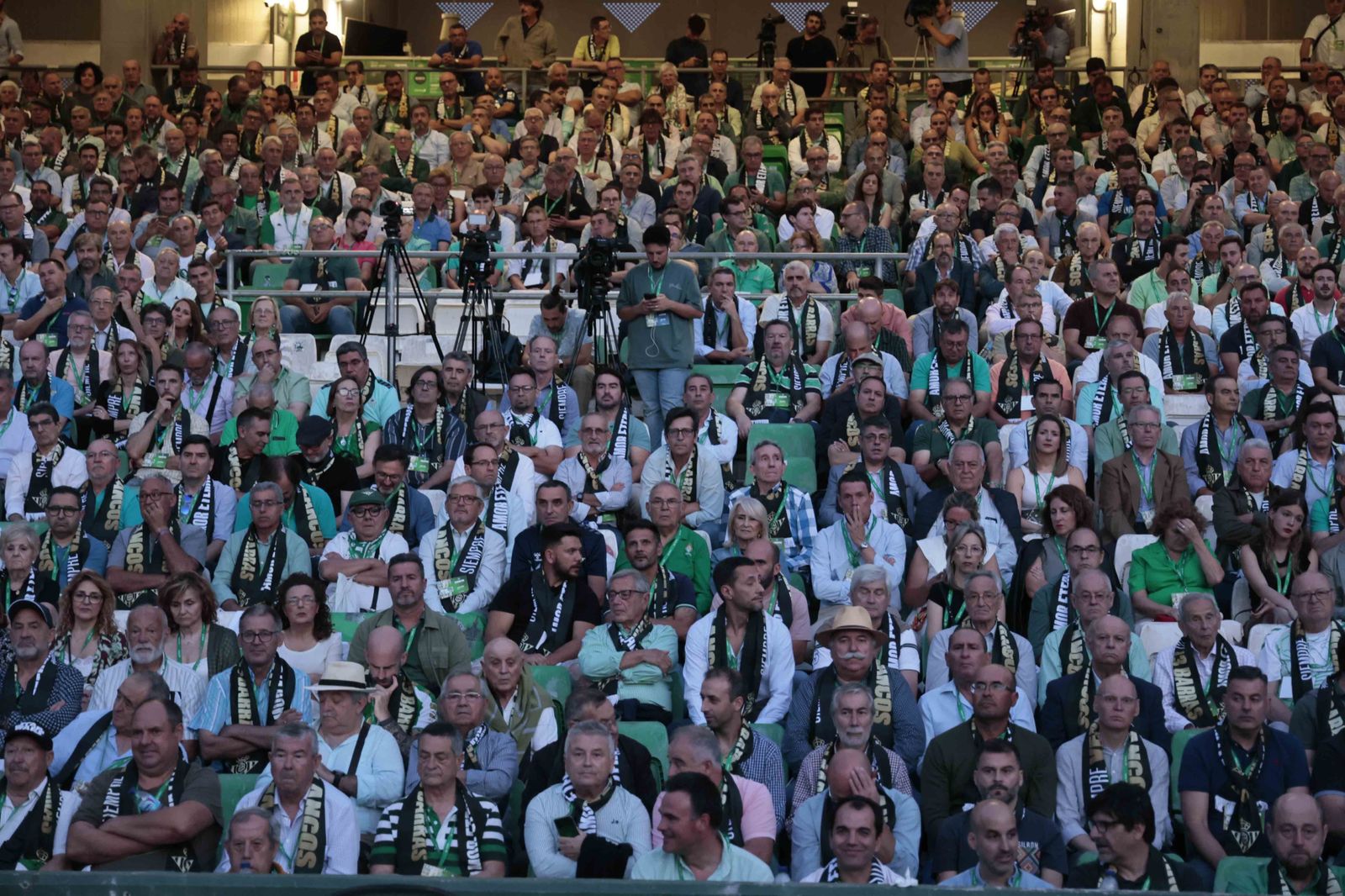 Búscate en el acto Siempre Verdiblancos