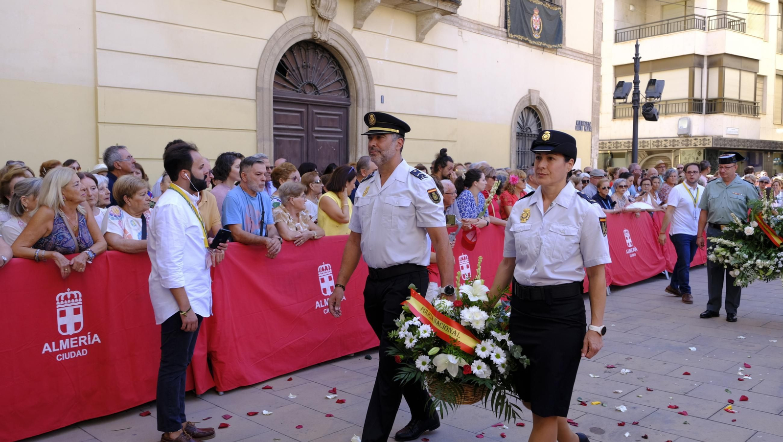 La ofrenda floral a la Virgen del Mar en la Feria de Almería 2025, en imágenes
