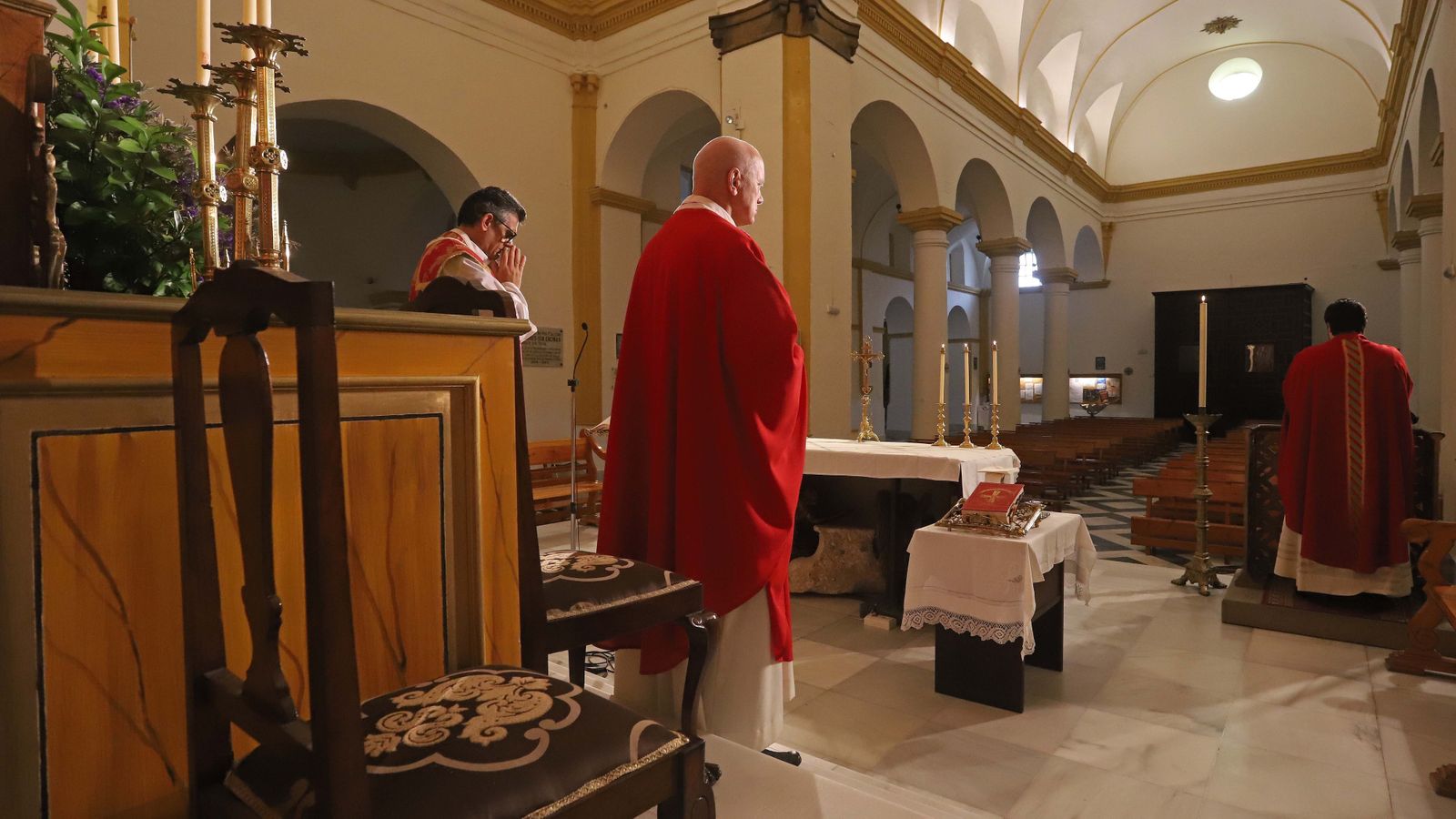La iglesia de La Palma completamente vacía durante la misa excepcional del Domingo de Ramos