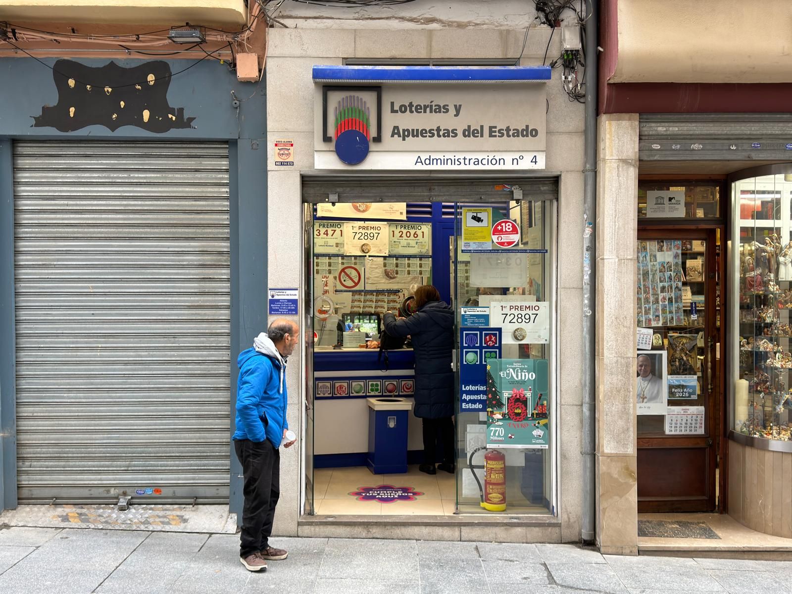 Las imágenes de la euforia en Santa Fe tras los 25 millones que deja la Lotería de Navidad