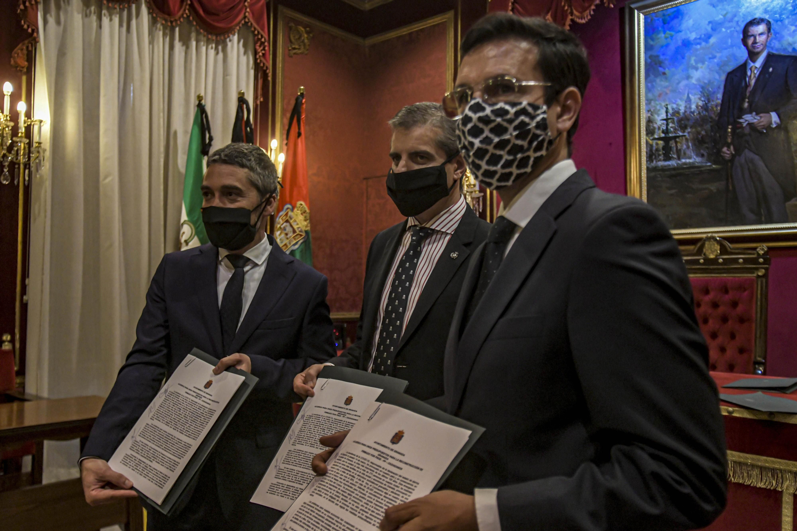 ¿Qué hay detrás del pacto del 'codo' en Granada? Nuevos socios preferentes en la Plaza del Carmen