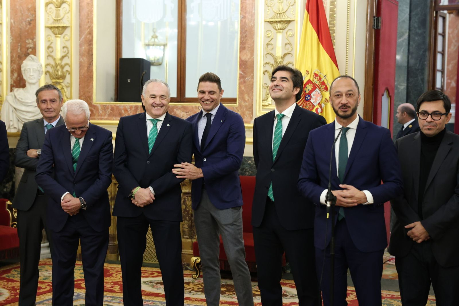 Las imágenes del recibimiento al Real Betis en el Congreso de los Diputados