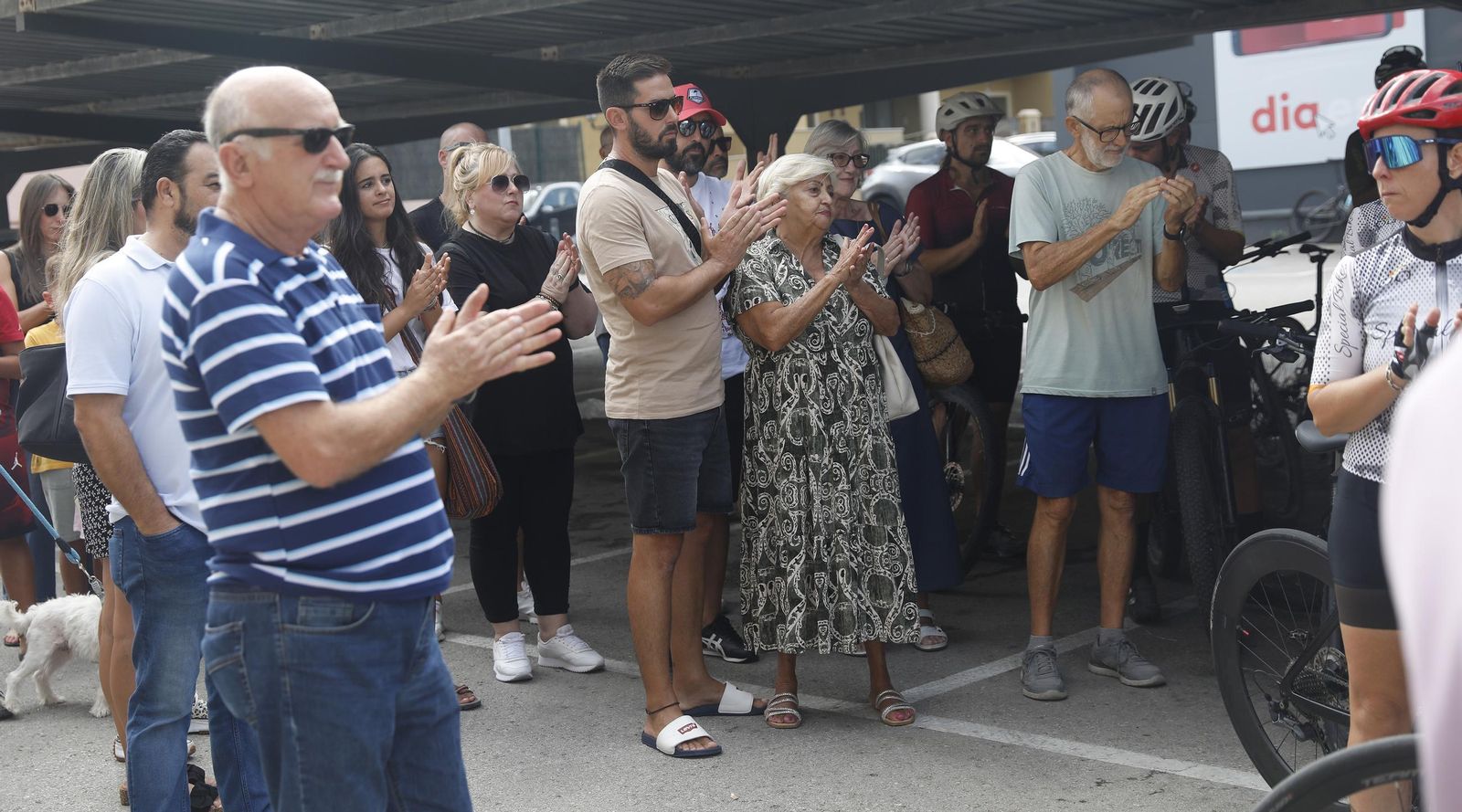 Las imágenes de la concentración en memoria del ciclista atropellado en Algeciras