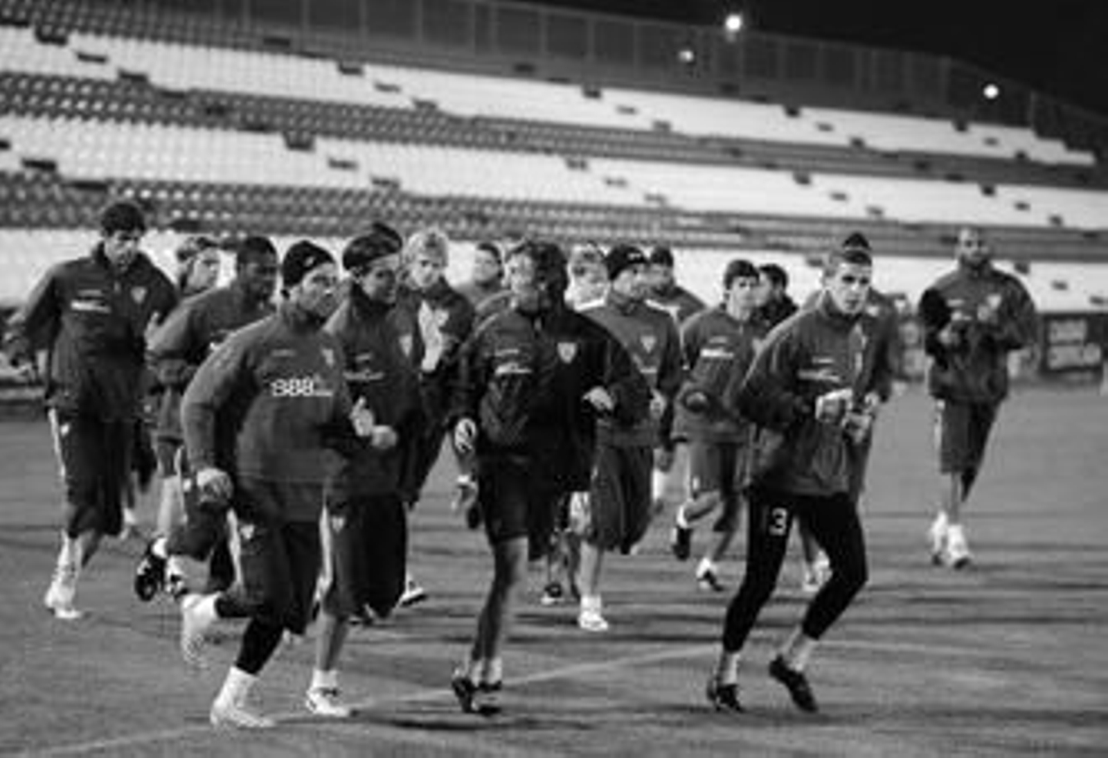 La plantilla, haciendo carrera junto a Nacho Oria en la tarde de ayer.